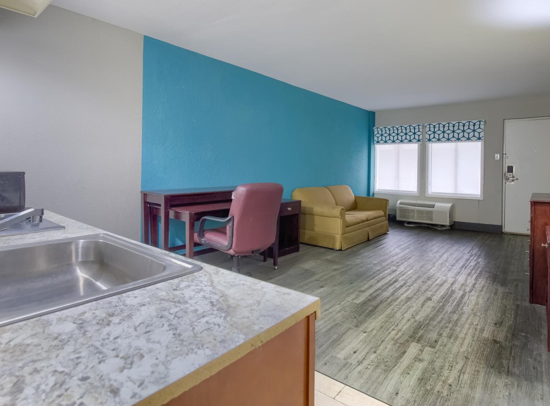 Days Inn by Wyndham Mobile I-65 gallery photo in Mobile, AL — image 5