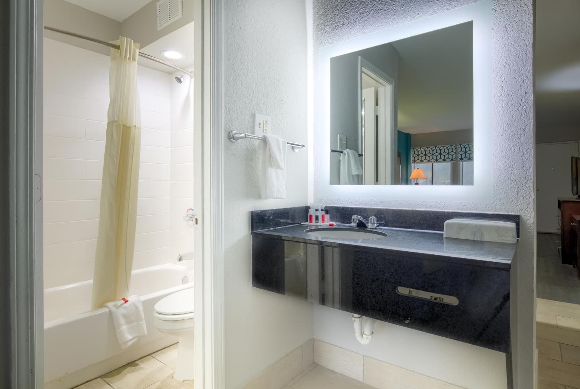 Days Inn by Wyndham Mobile I-65 gallery photo in Mobile, AL — image 44