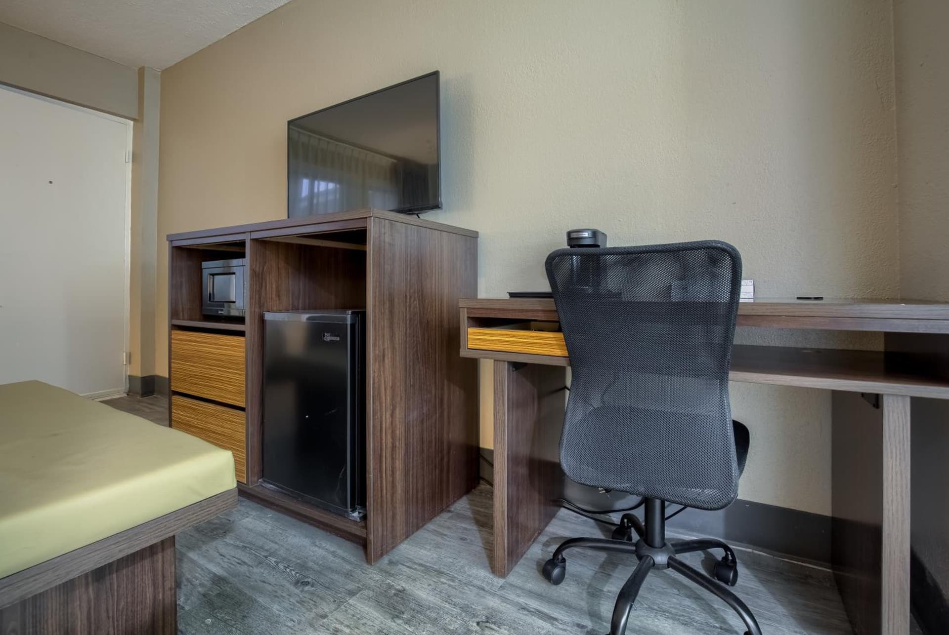 Days Inn by Wyndham Mobile I-65 gallery photo in Mobile, AL — image 7