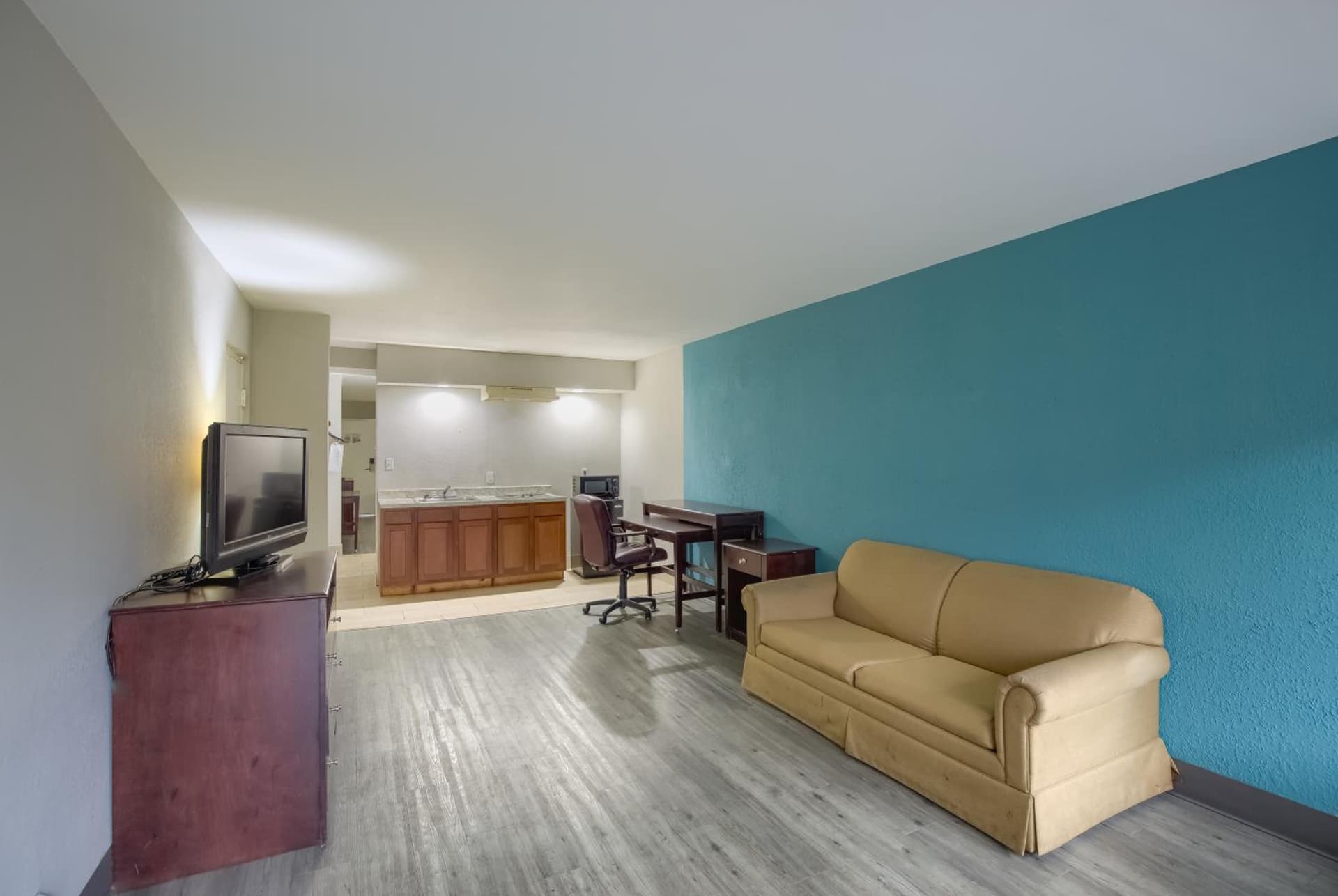 Days Inn by Wyndham Mobile I-65 gallery photo in Mobile, AL — image 11
