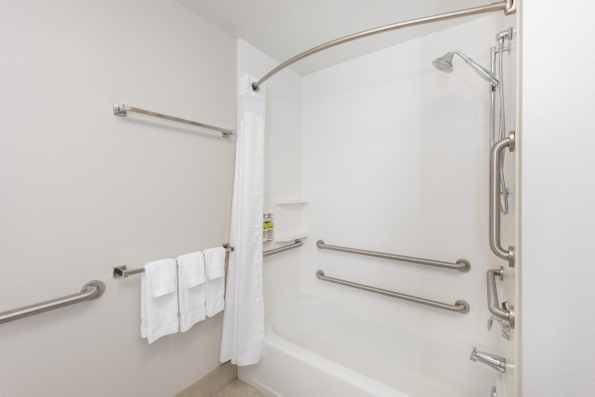 Holiday Inn Express & Suites - Ottawa by IHG interior in Ottawa, IL — gallery photo 2