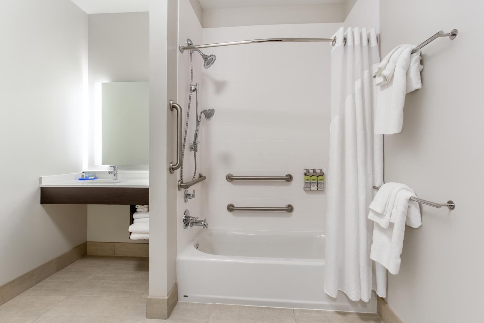 Holiday Inn Express & Suites - Ottawa by IHG property views in Ottawa, IL — gallery photo 3