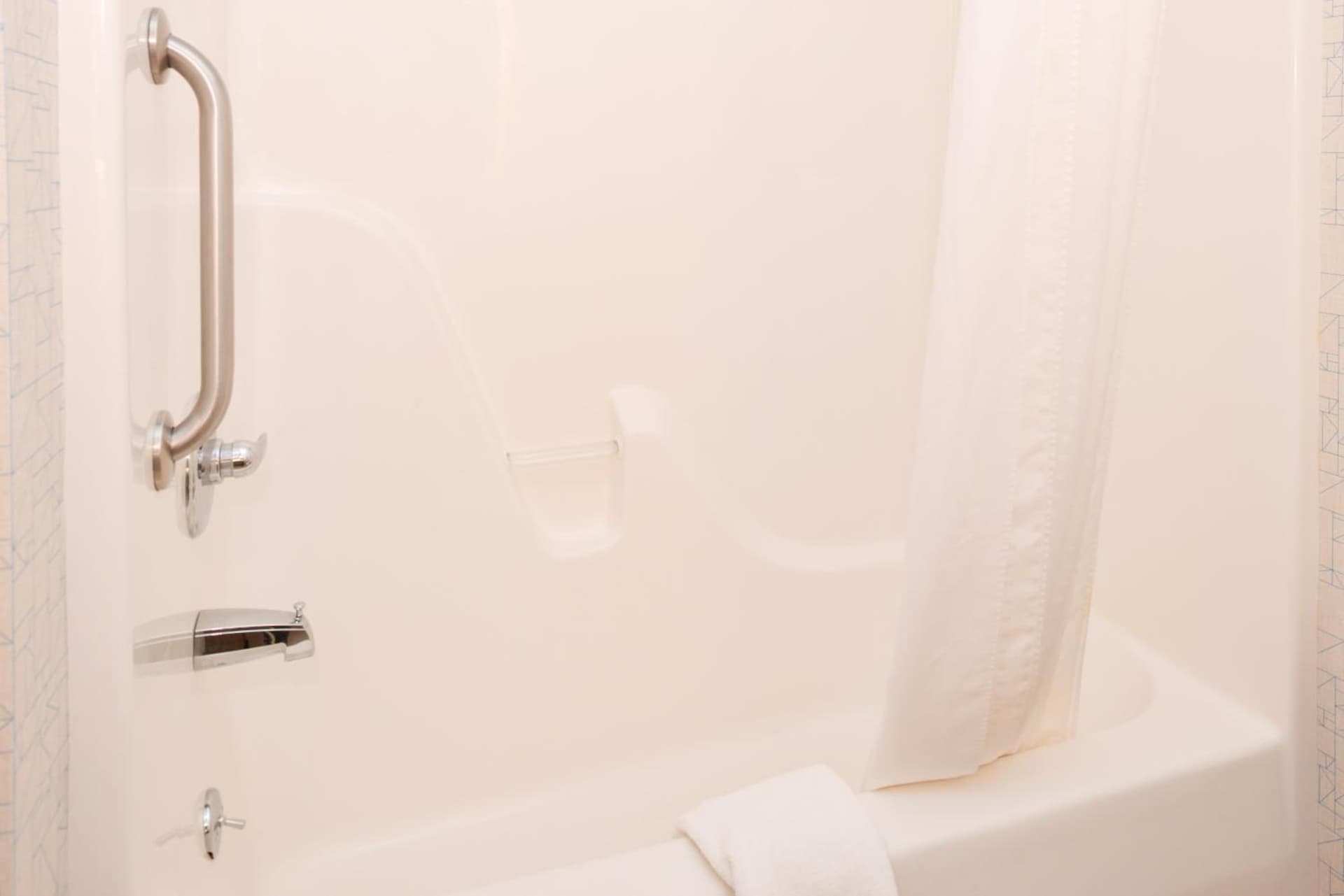 Holiday Inn Express Hotel & Suites Urbana-Champaign-U of I Area by IHG gallery photo in Champaign, IL — image 7