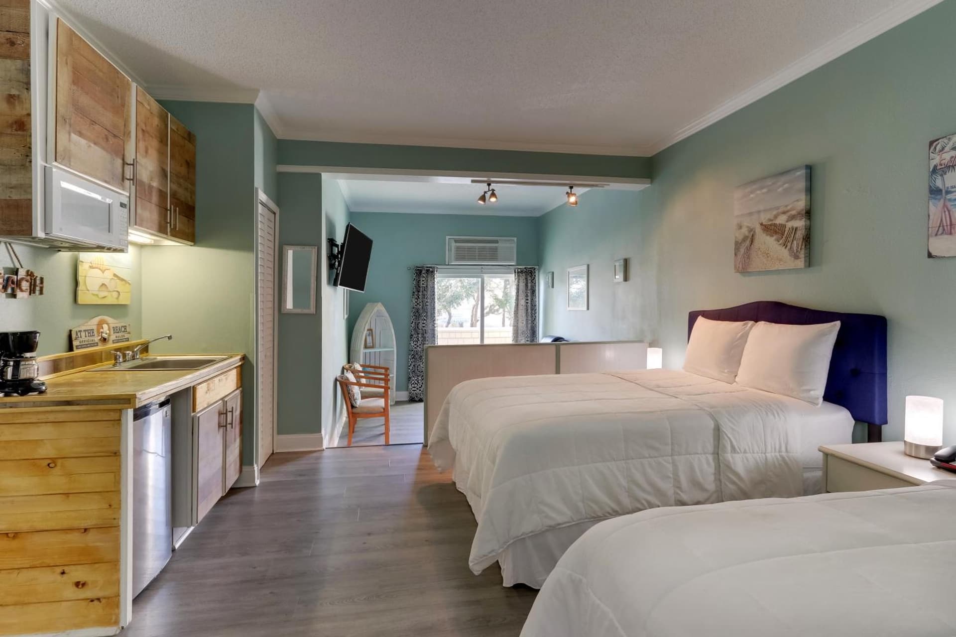 Palm Suites gallery photo in Atlantic Beach, NC — image 27