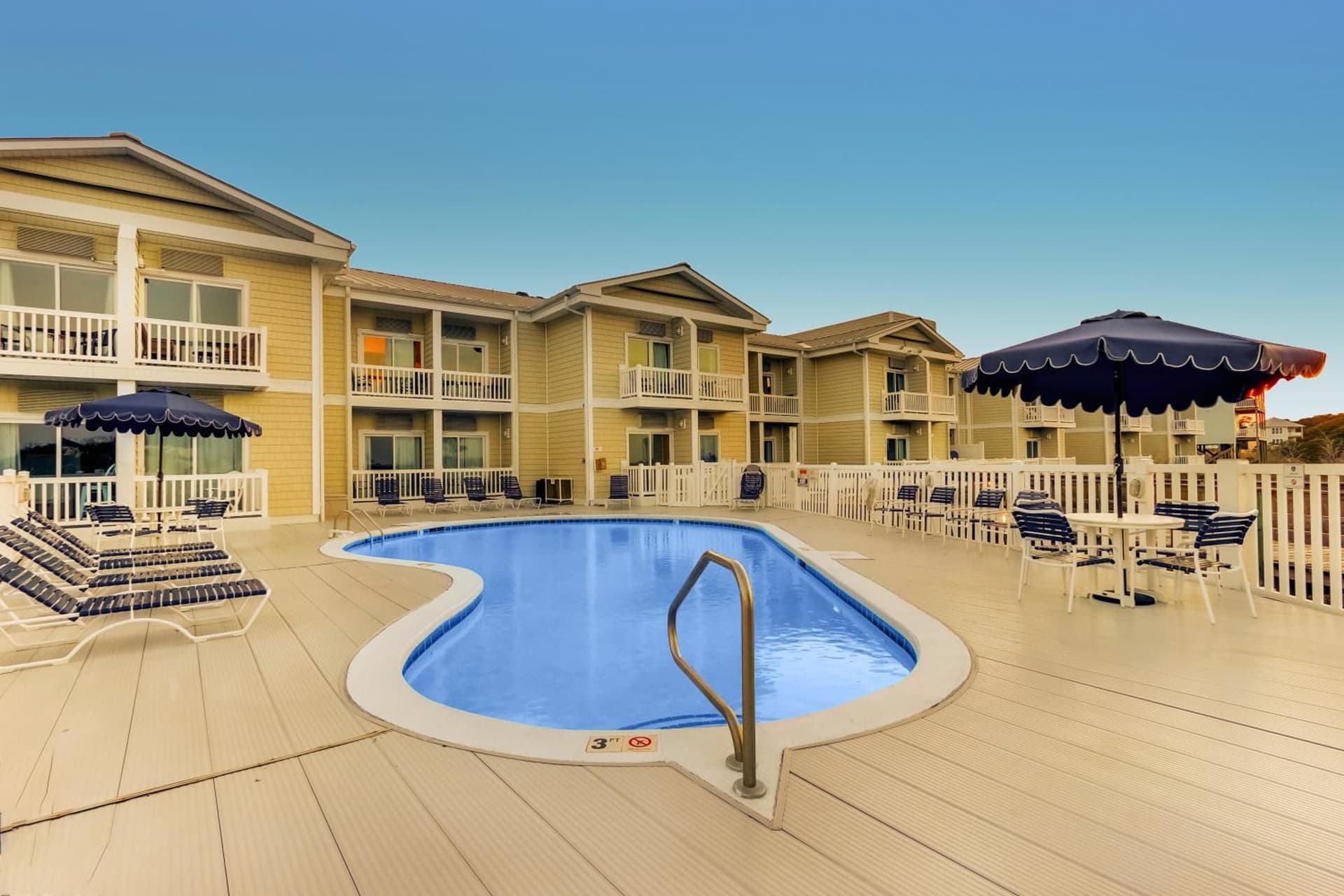 Palm Suites gallery photo in Atlantic Beach, NC — image 11