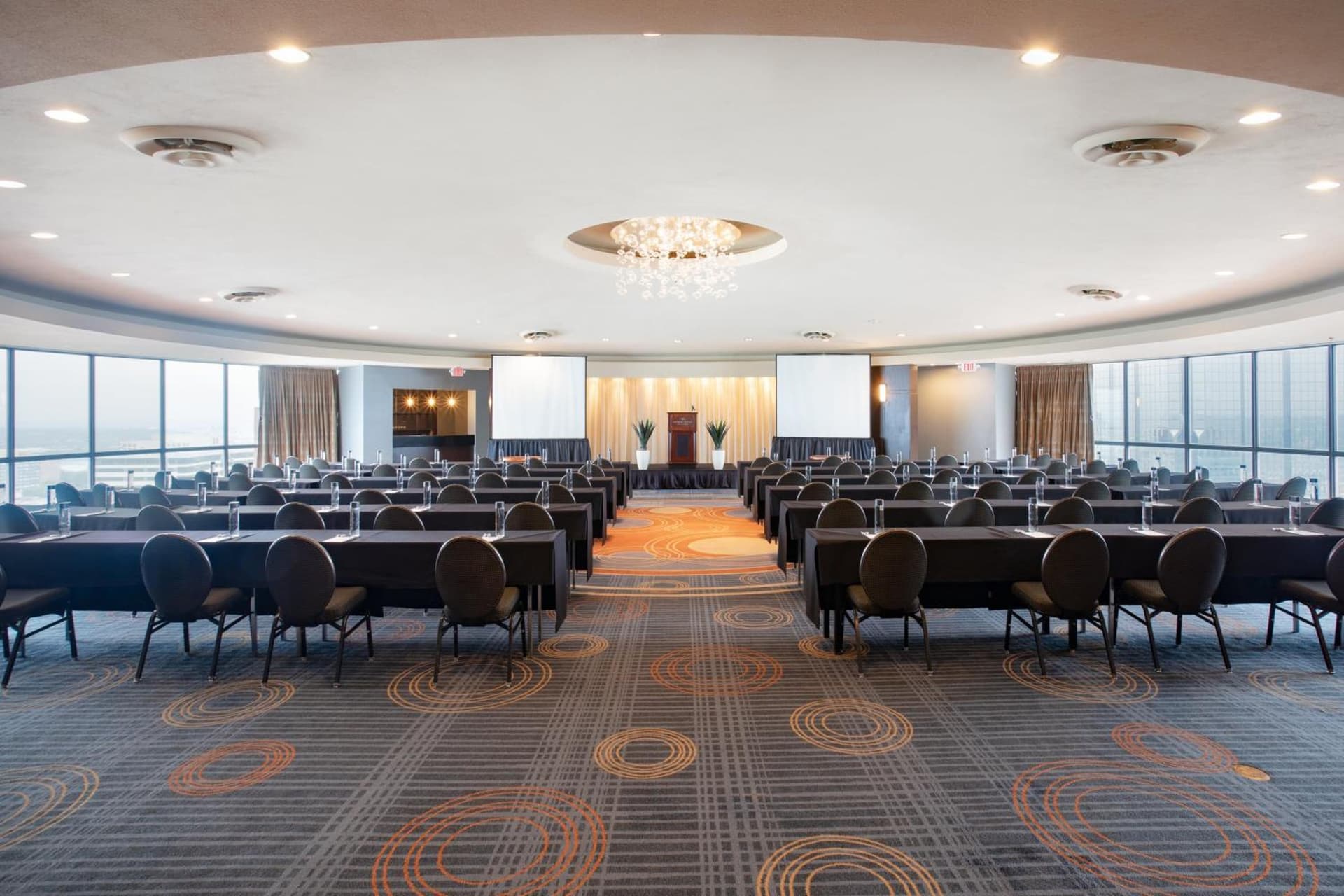 Crowne Plaza Kansas City Downtown by IHG interior in Kansas City, MO — gallery photo 2