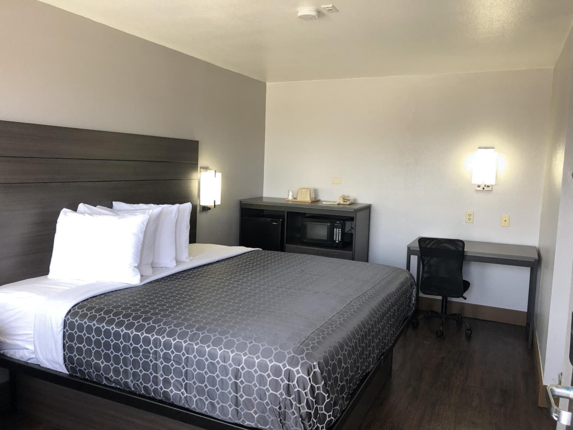 Americas Best Value Inn & Suites San Antonio Arena District property views in San Antonio, TX — gallery photo 3