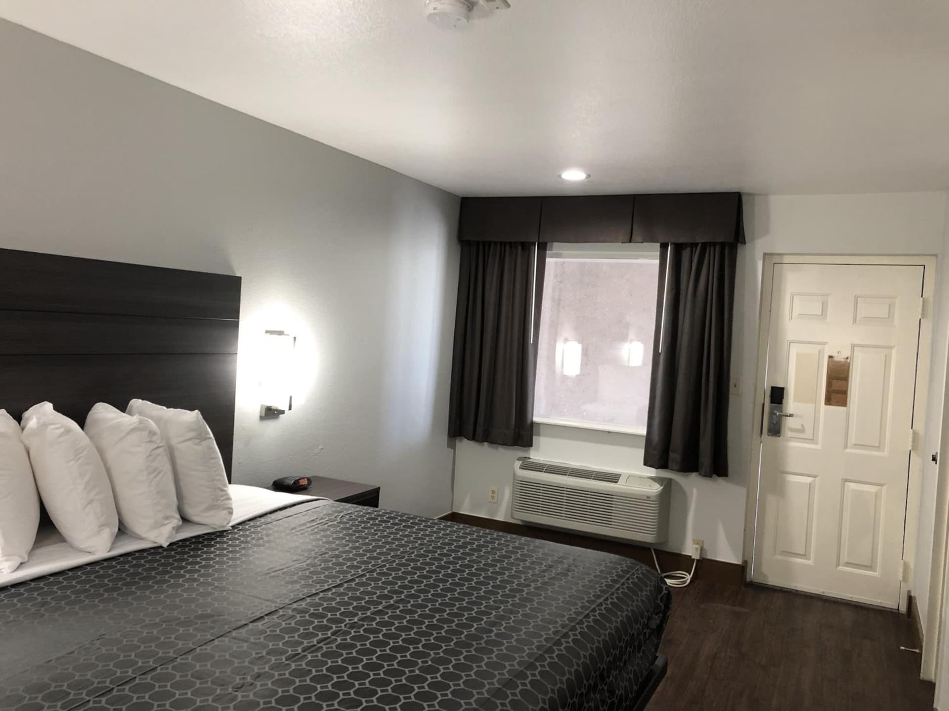 Americas Best Value Inn & Suites San Antonio Arena District interior in San Antonio, TX — gallery photo 2