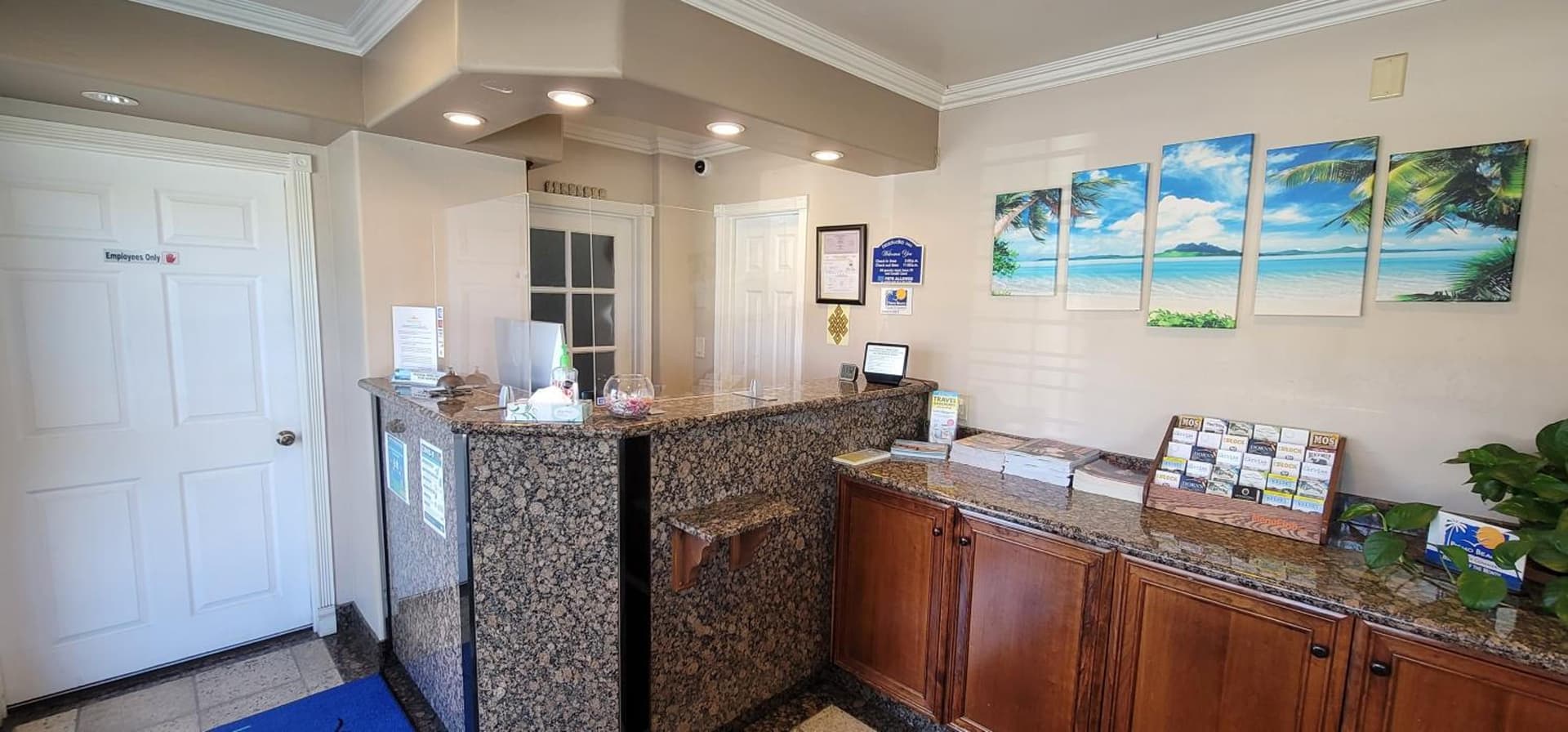 Beachwalker Inn & Suites interior in Pismo Beach, CA — gallery photo 2