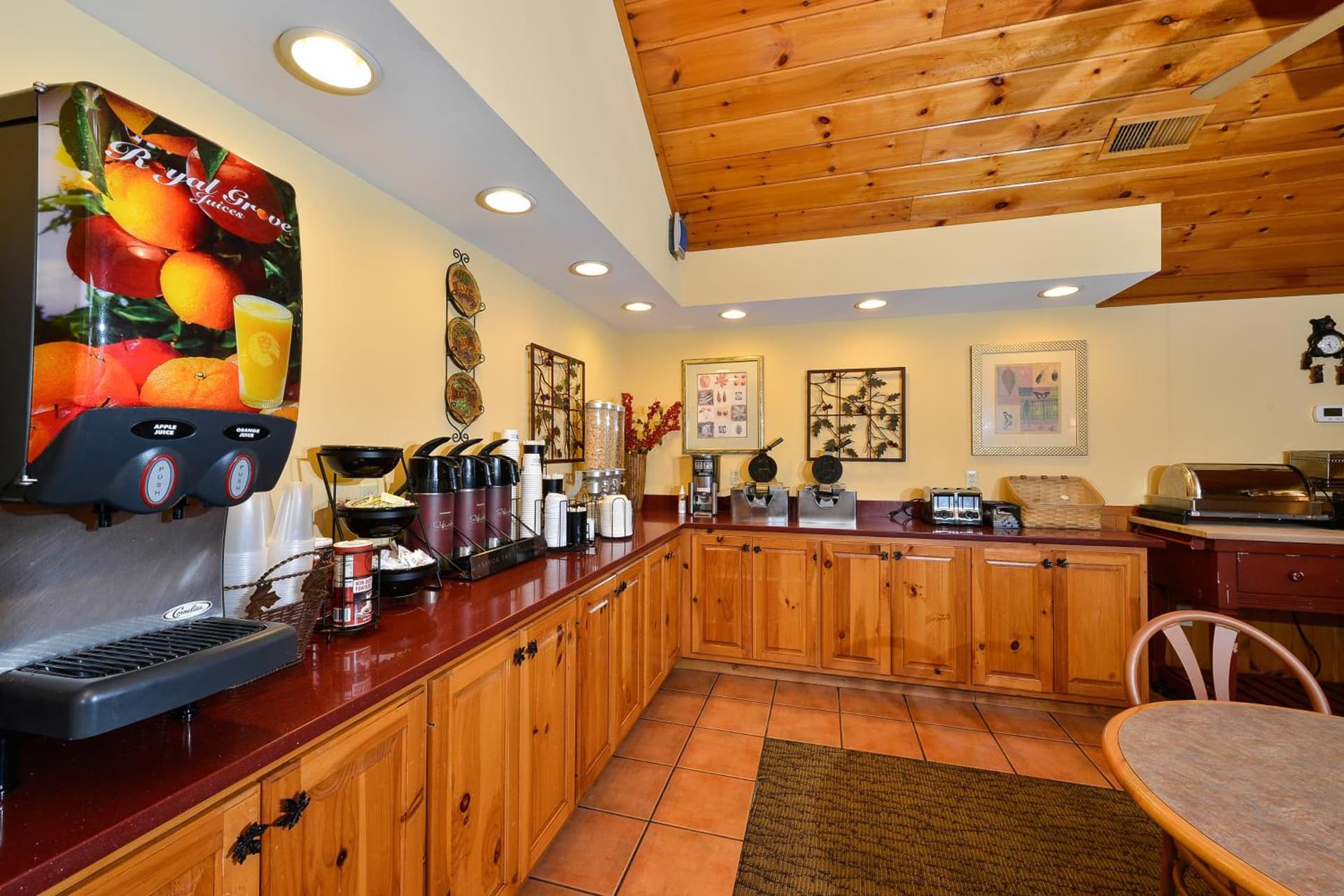 Baymont by Wyndham Sevierville Pigeon Forge property views in Sevierville, TN — gallery photo 3