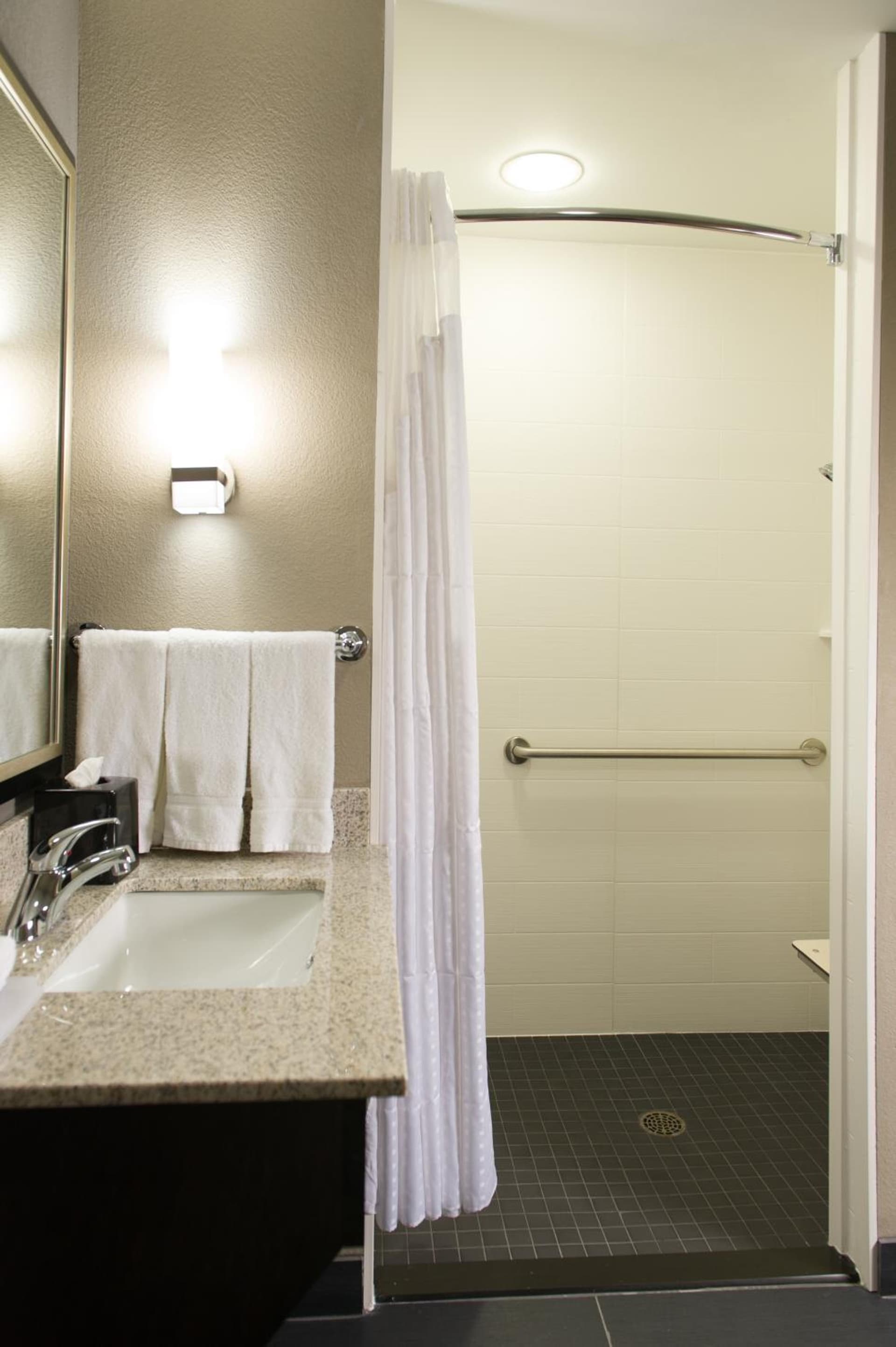 Holiday Inn Express and Suites Madison Central by IHG gallery photo in Madison, WI — image 21