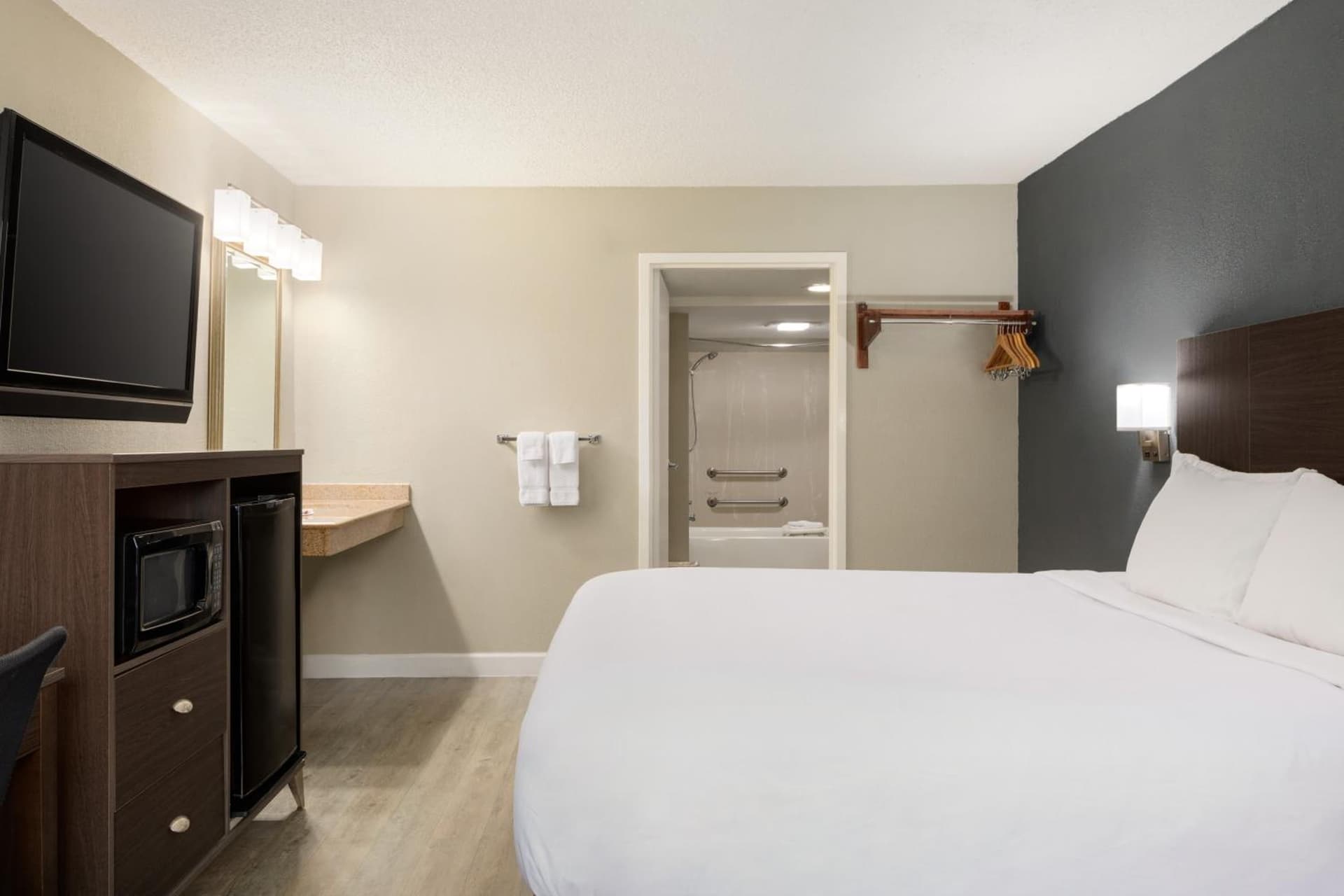 Baymont by Wyndham Wilmington gallery photo in Wilmington, NC — image 51