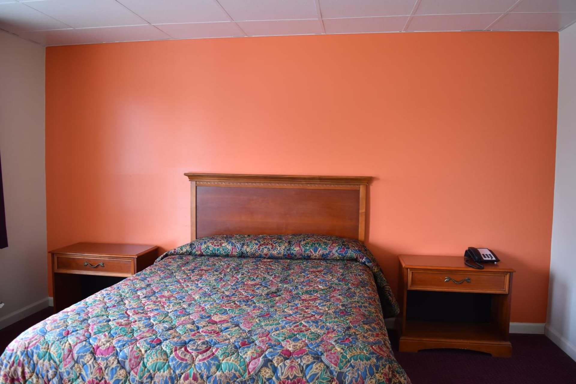 PLYMOUTH MOTOR LODGE interior in Terryville, CT — gallery photo 2