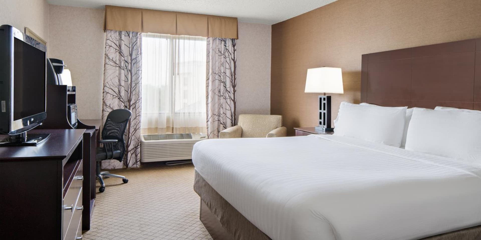 Holiday Inn Express Grove City - Premium Outlet Mall by IHG gallery photo in Grove City, PA — image 12