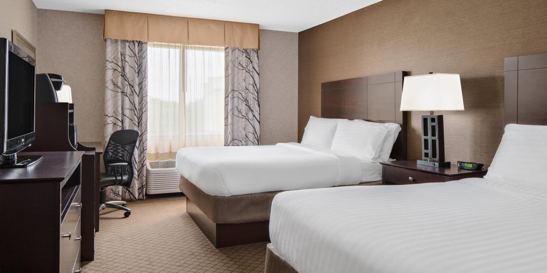 Holiday Inn Express Grove City - Premium Outlet Mall by IHG gallery photo in Grove City, PA — image 5