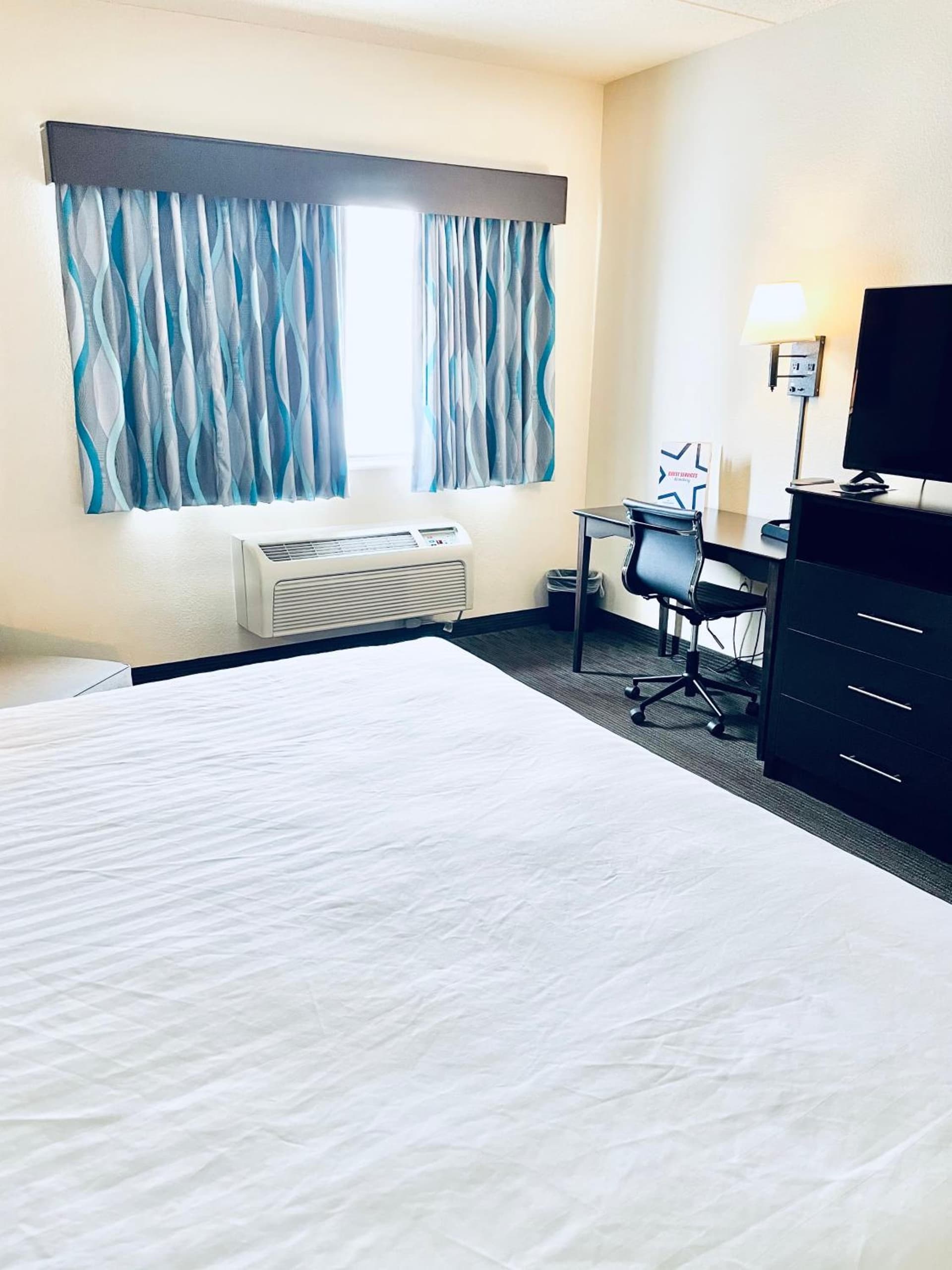 AmericInn by Wyndham Green Bay East gallery photo in Green Bay, WI — image 43