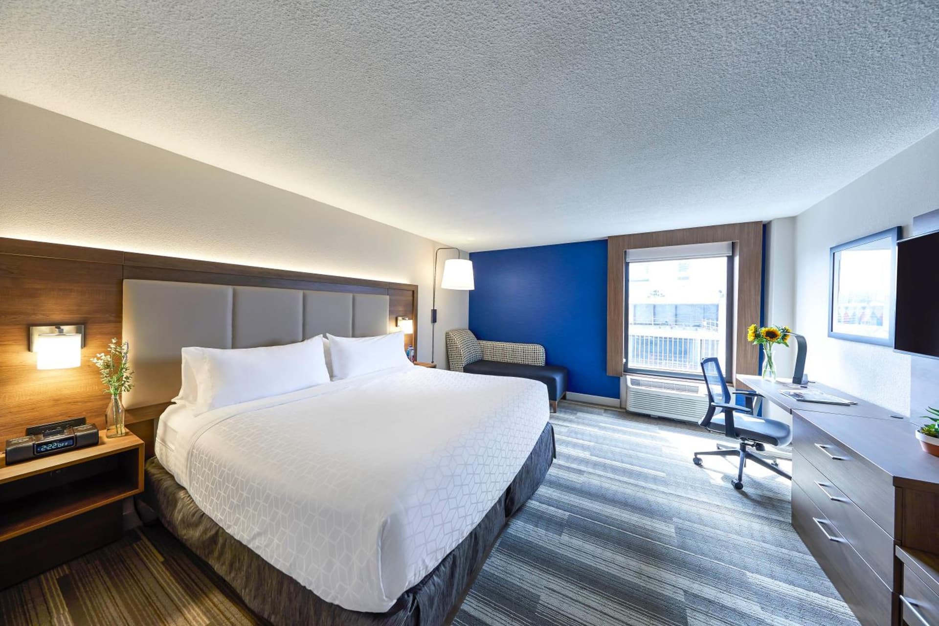 Holiday Inn Express Nashville-Downtown - Broadway by IHG gallery photo in Nashville, TN — image 8