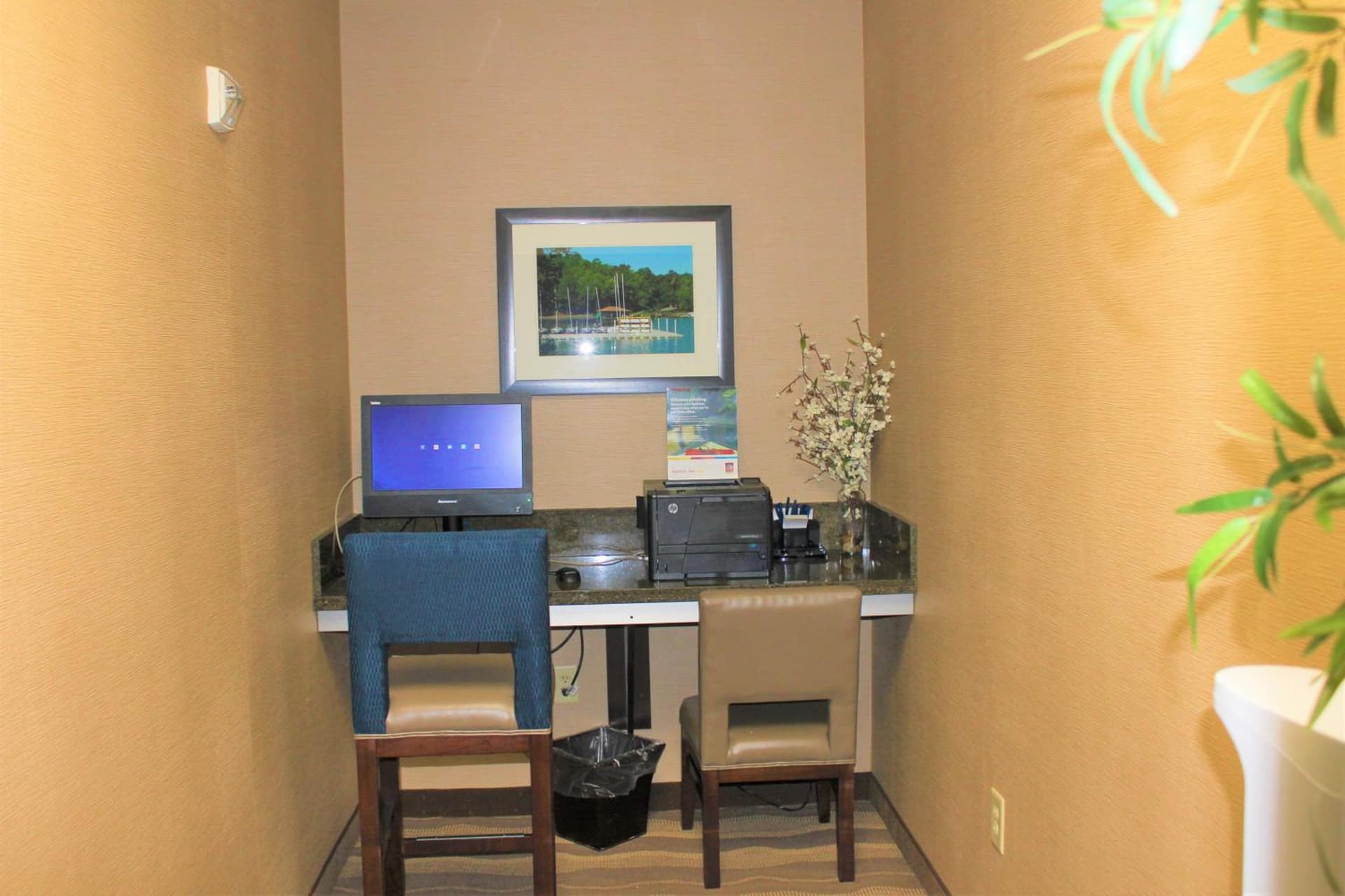 Comfort Suites Huntersville near Lake Norman gallery photo in Huntersville, NC — image 34