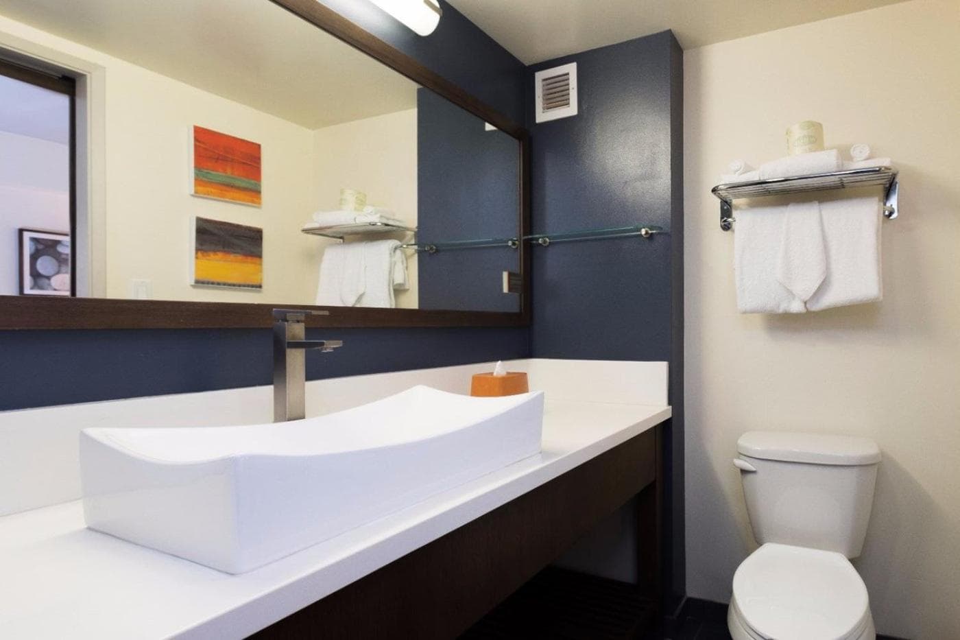 VIVE Hotel Waikiki gallery photo in Honolulu, HI — image 6