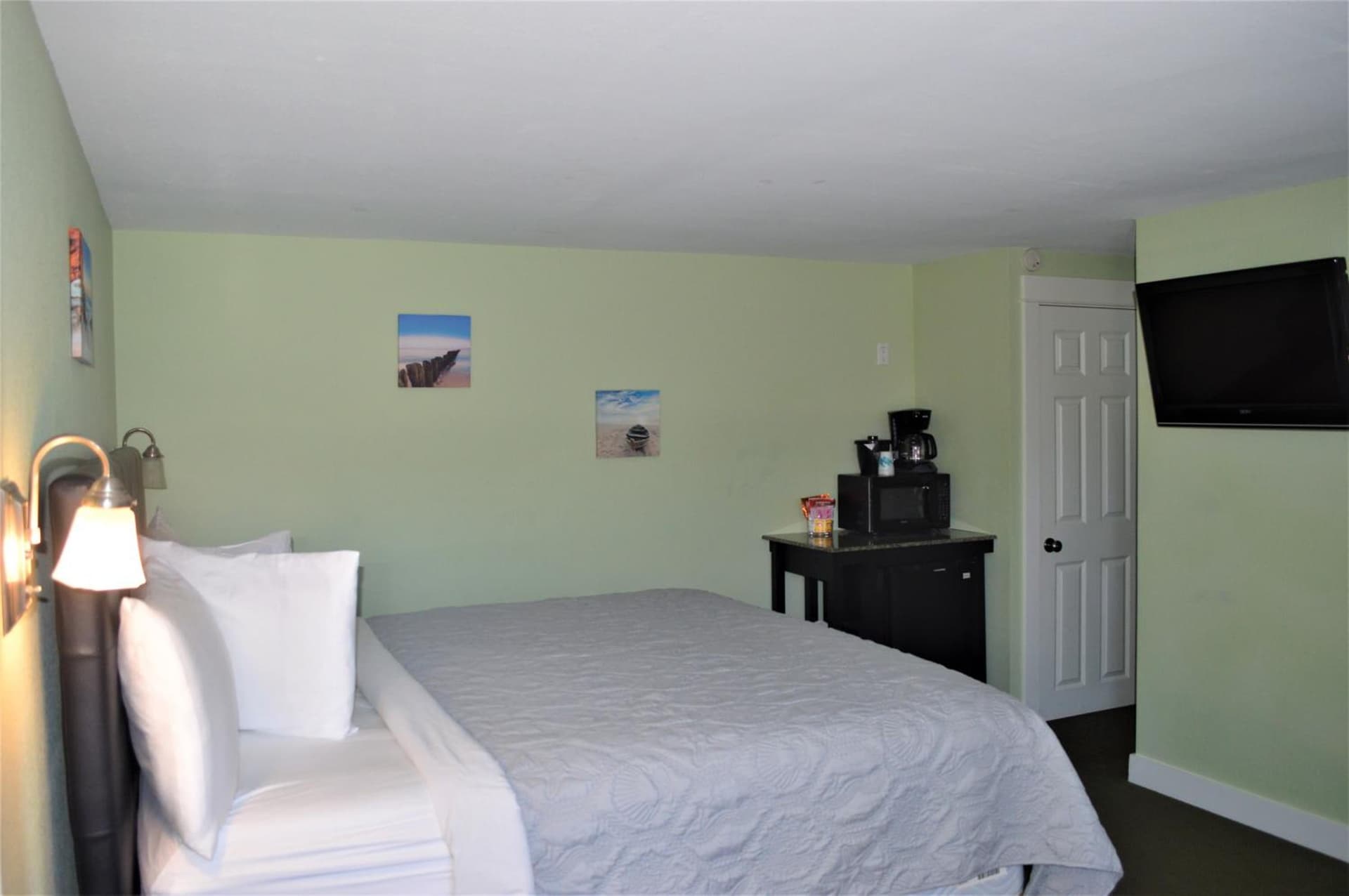 Beachfront Manor Hotel interior in Lincoln City, OR — gallery photo 2