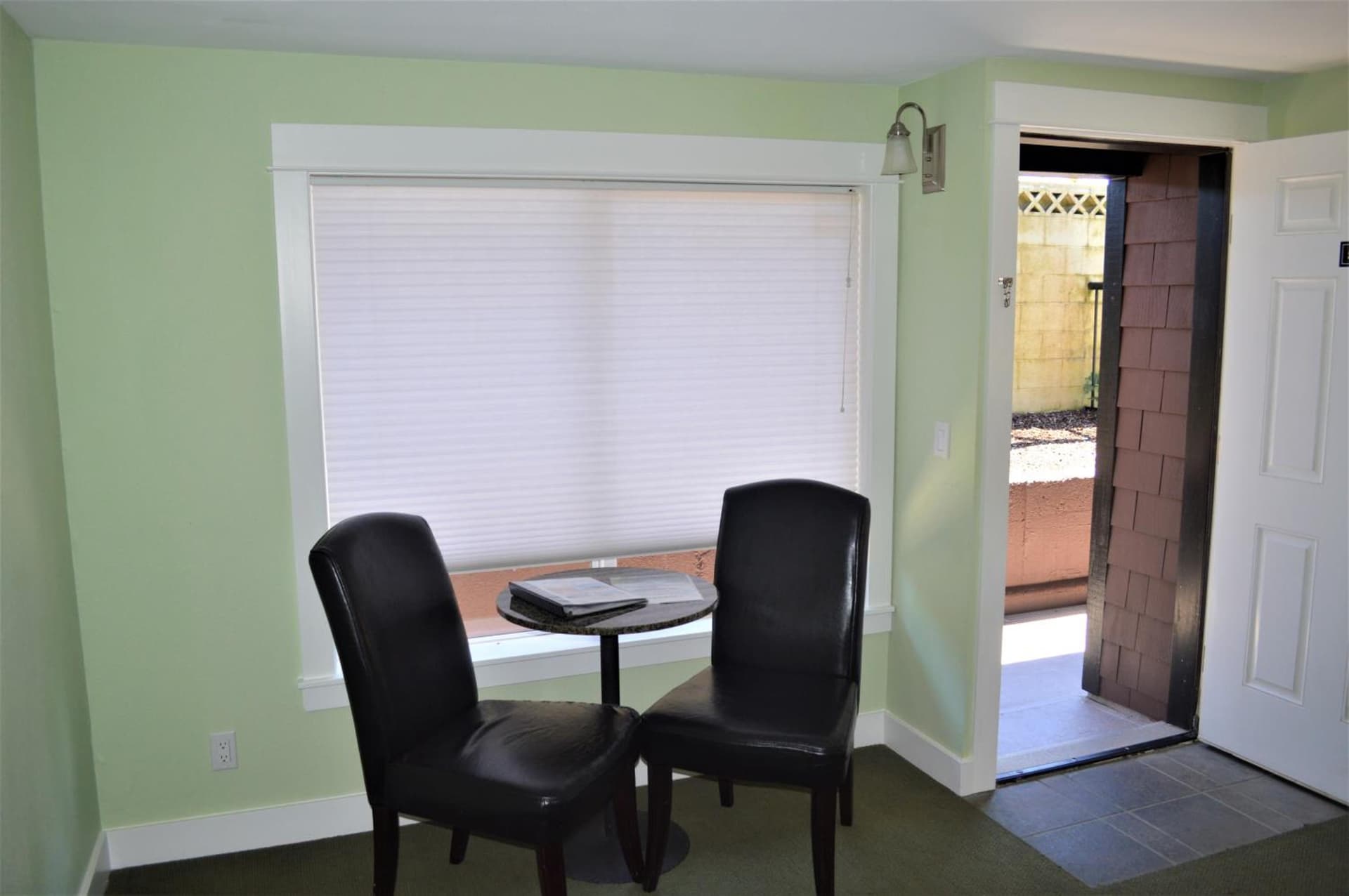 Beachfront Manor Hotel property views in Lincoln City, OR — gallery photo 3