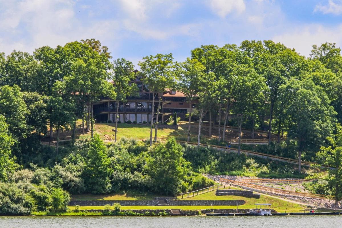 Burr Oak Lodge and Conference Center interior in Glouster, OH — gallery photo 2