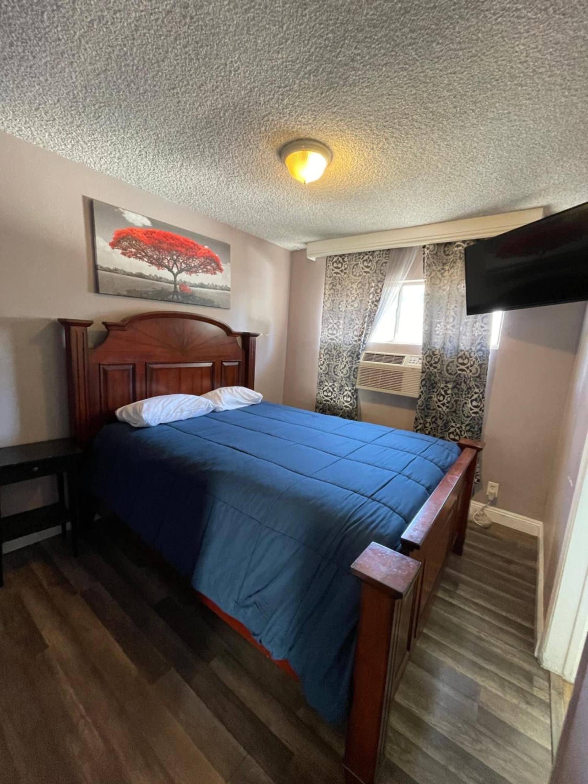 LA Adventurer Hotel gallery photo in Inglewood, CA — image 6