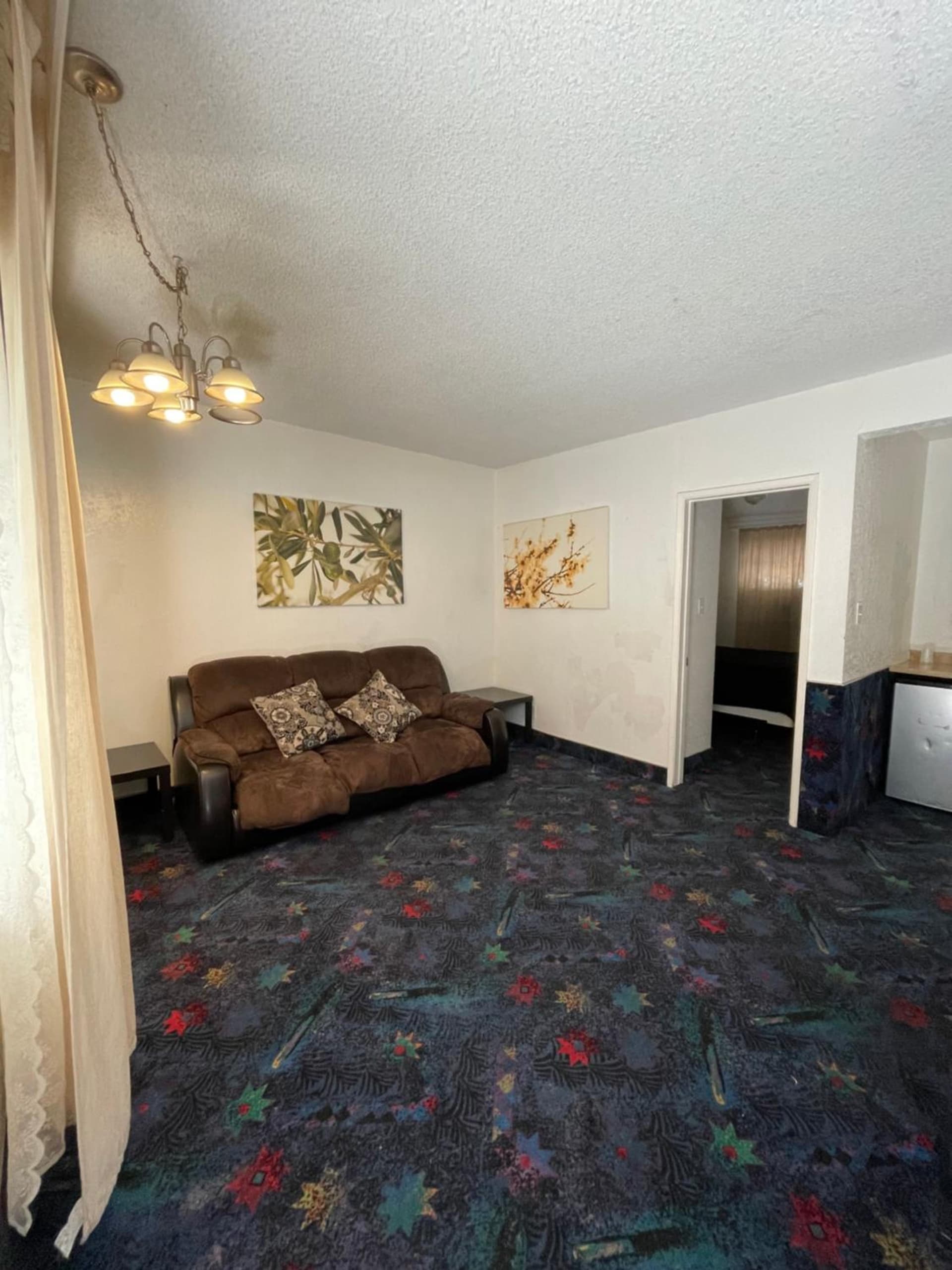 LA Adventurer Hotel gallery photo in Inglewood, CA — image 12