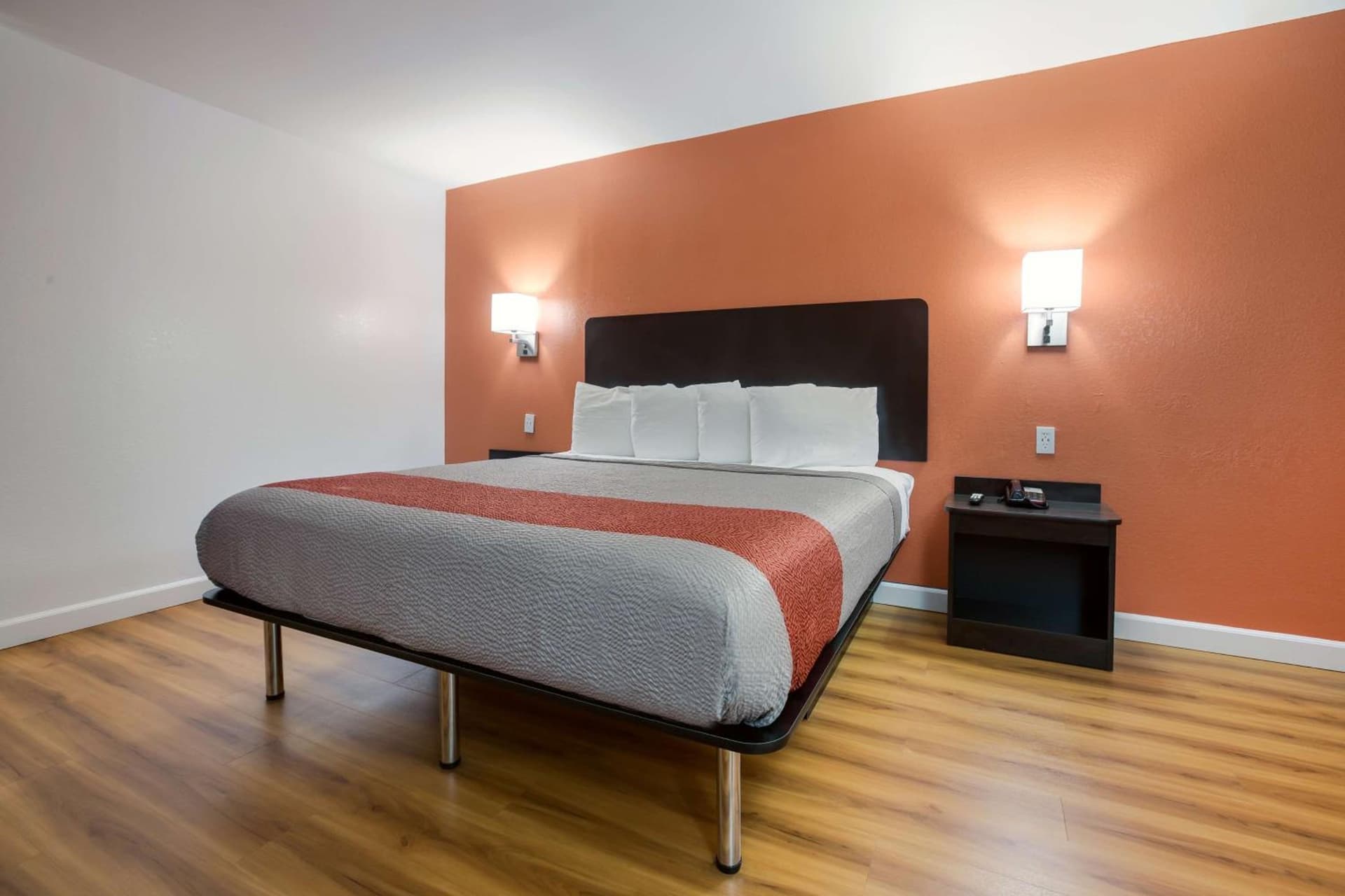 Motel 6-Suwanee, GA - Gwinnett Center interior in Suwanee, GA — gallery photo 2
