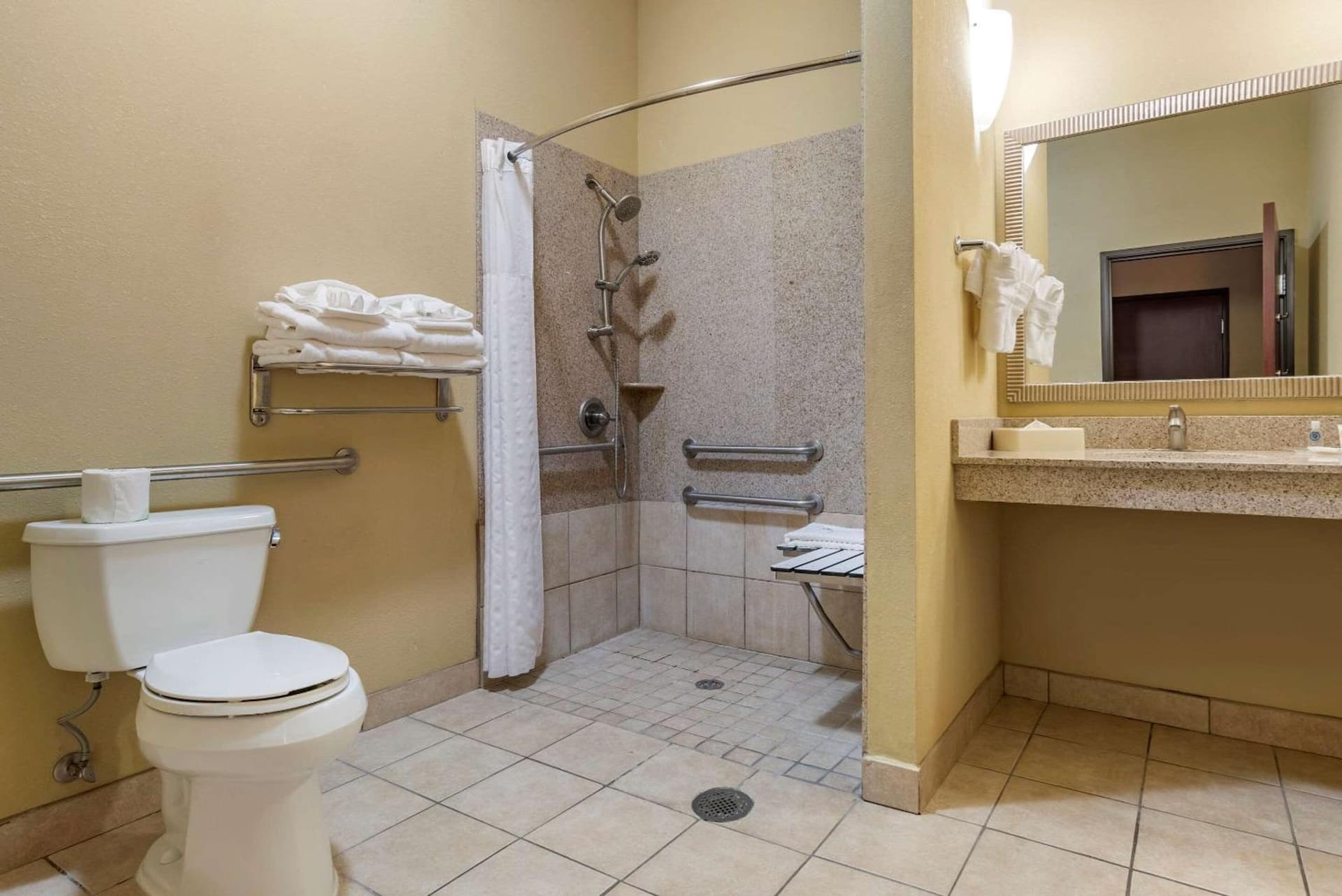 Comfort Suites Airport South gallery photo in Montgomery, AL — image 10