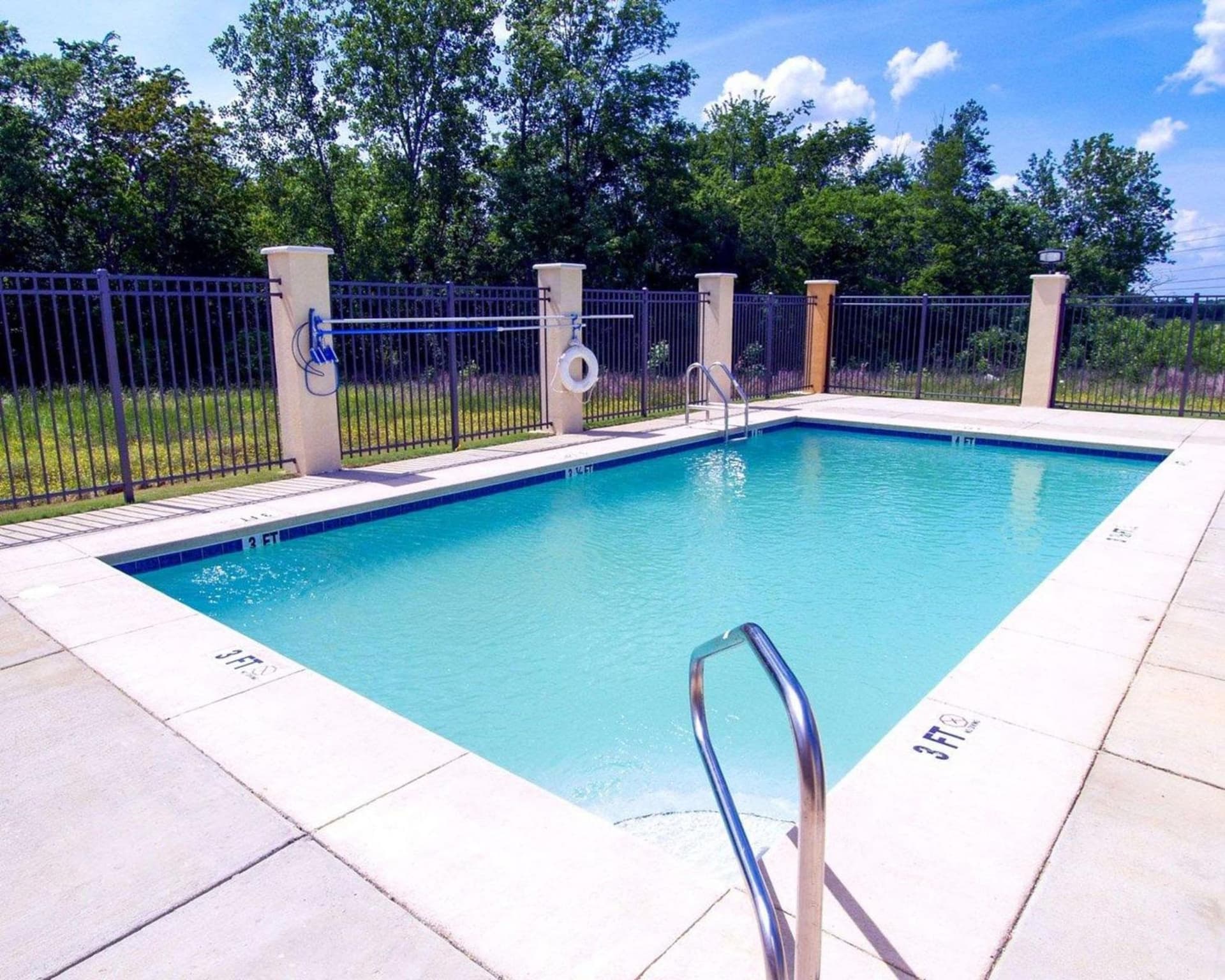 Comfort Suites Airport South gallery photo in Montgomery, AL — image 26