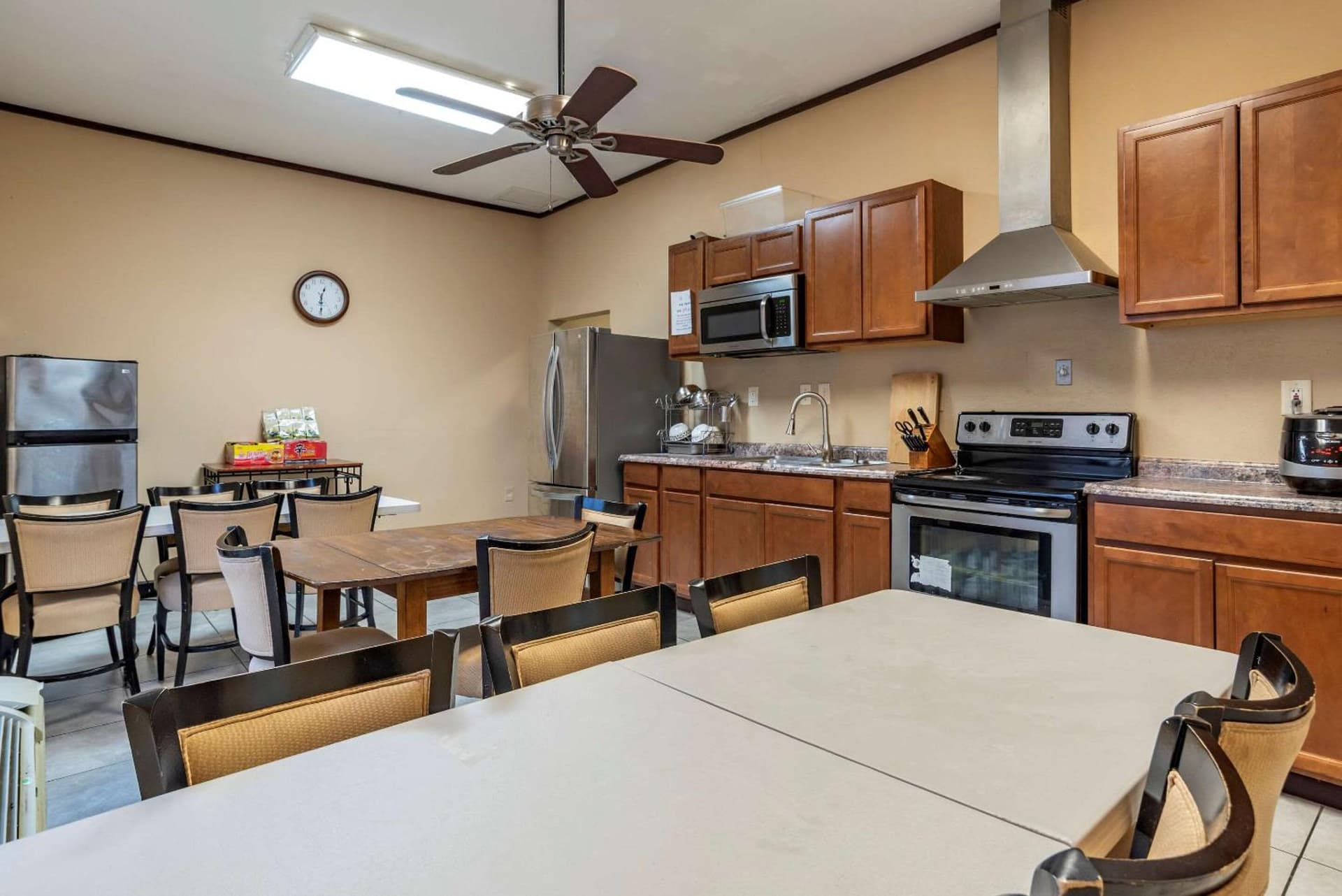 Comfort Suites Airport South gallery photo in Montgomery, AL — image 30
