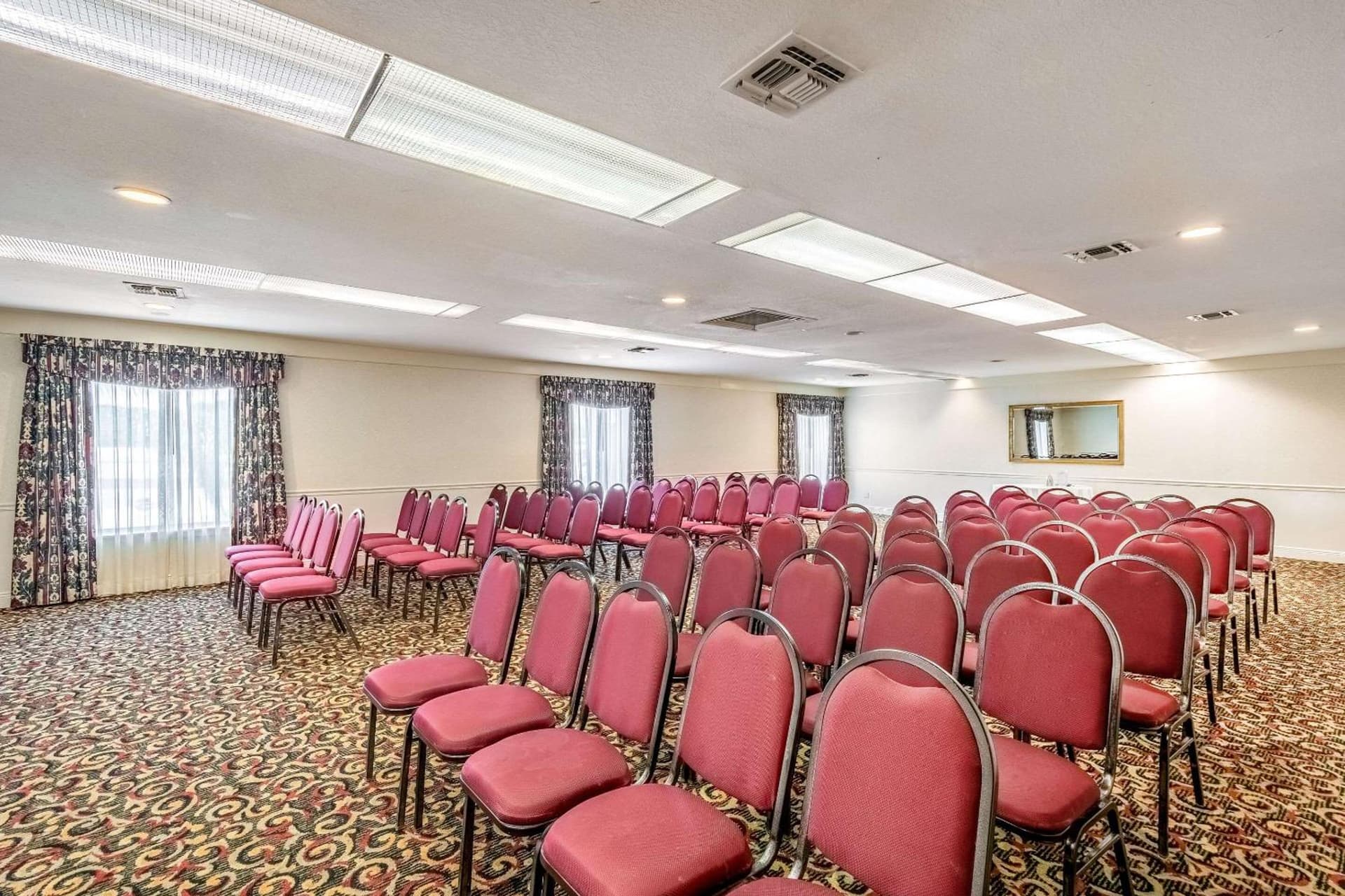 Clarion Inn & Suites Central Clearwater Beach gallery photo in Clearwater, FL — image 41