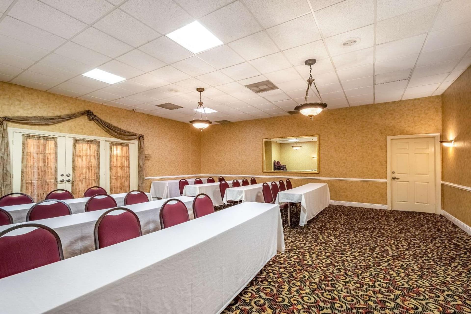 Clarion Inn & Suites Central Clearwater Beach gallery photo in Clearwater, FL — image 80