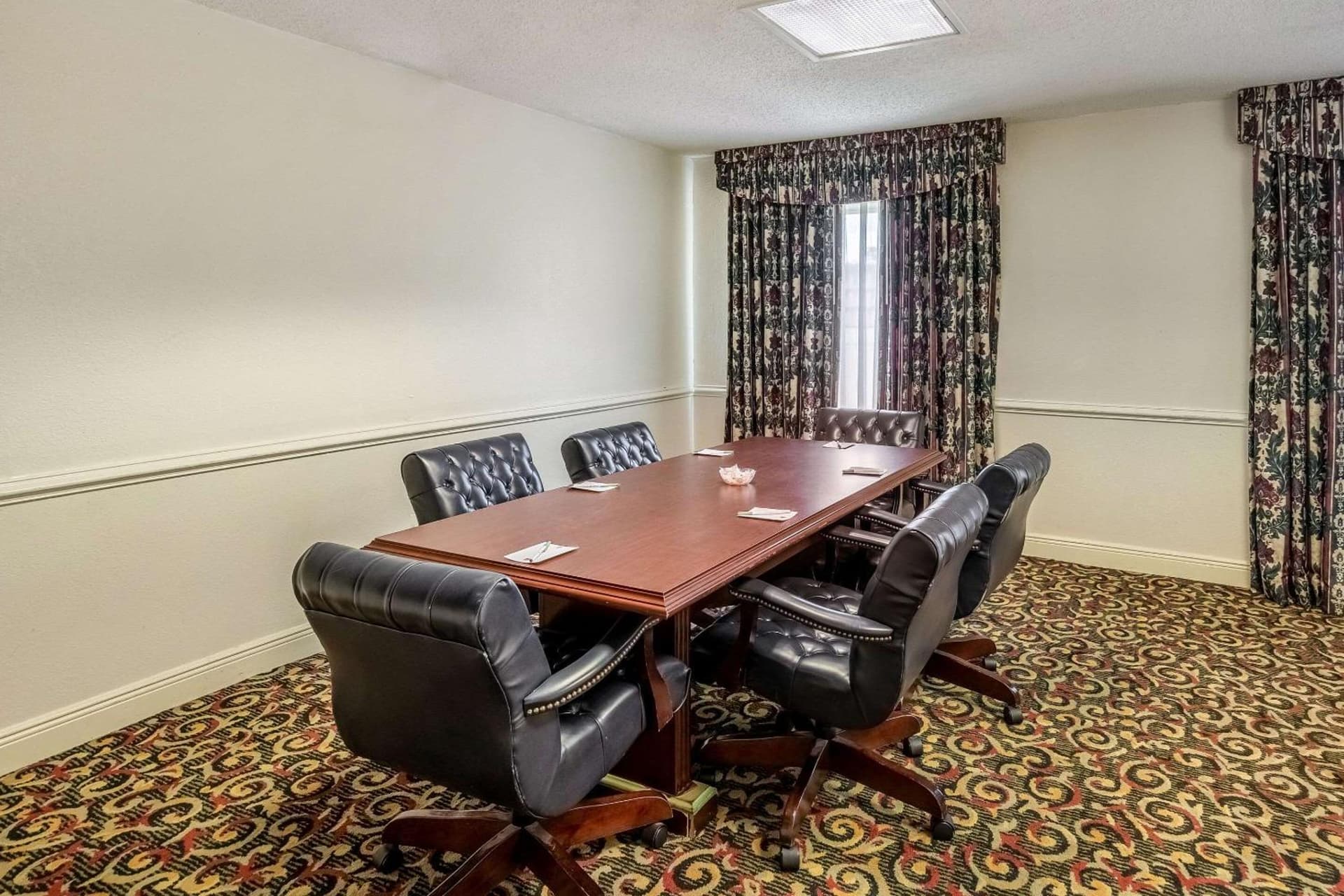 Clarion Inn & Suites Central Clearwater Beach gallery photo in Clearwater, FL — image 54