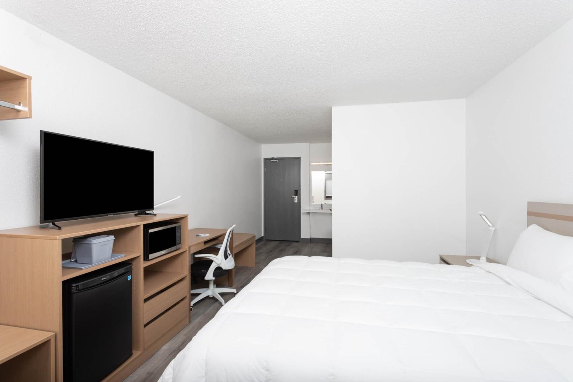 Travelodge by Wyndham Elkhart gallery photo in Elkhart, IN — image 37