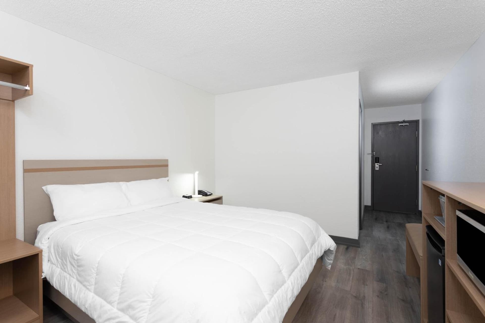 Travelodge by Wyndham Elkhart gallery photo in Elkhart, IN — image 9