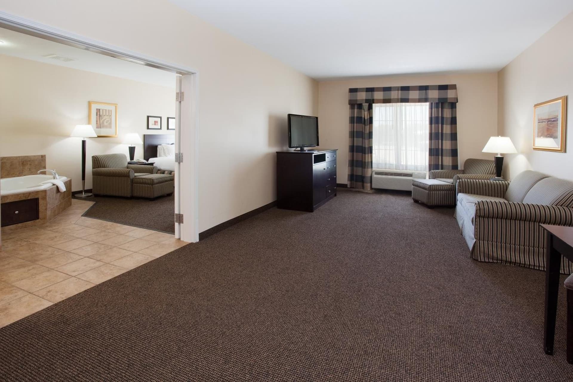 Holiday Inn Express & Suites Ft Collins by IHG gallery photo in Fort Collins, CO — image 16