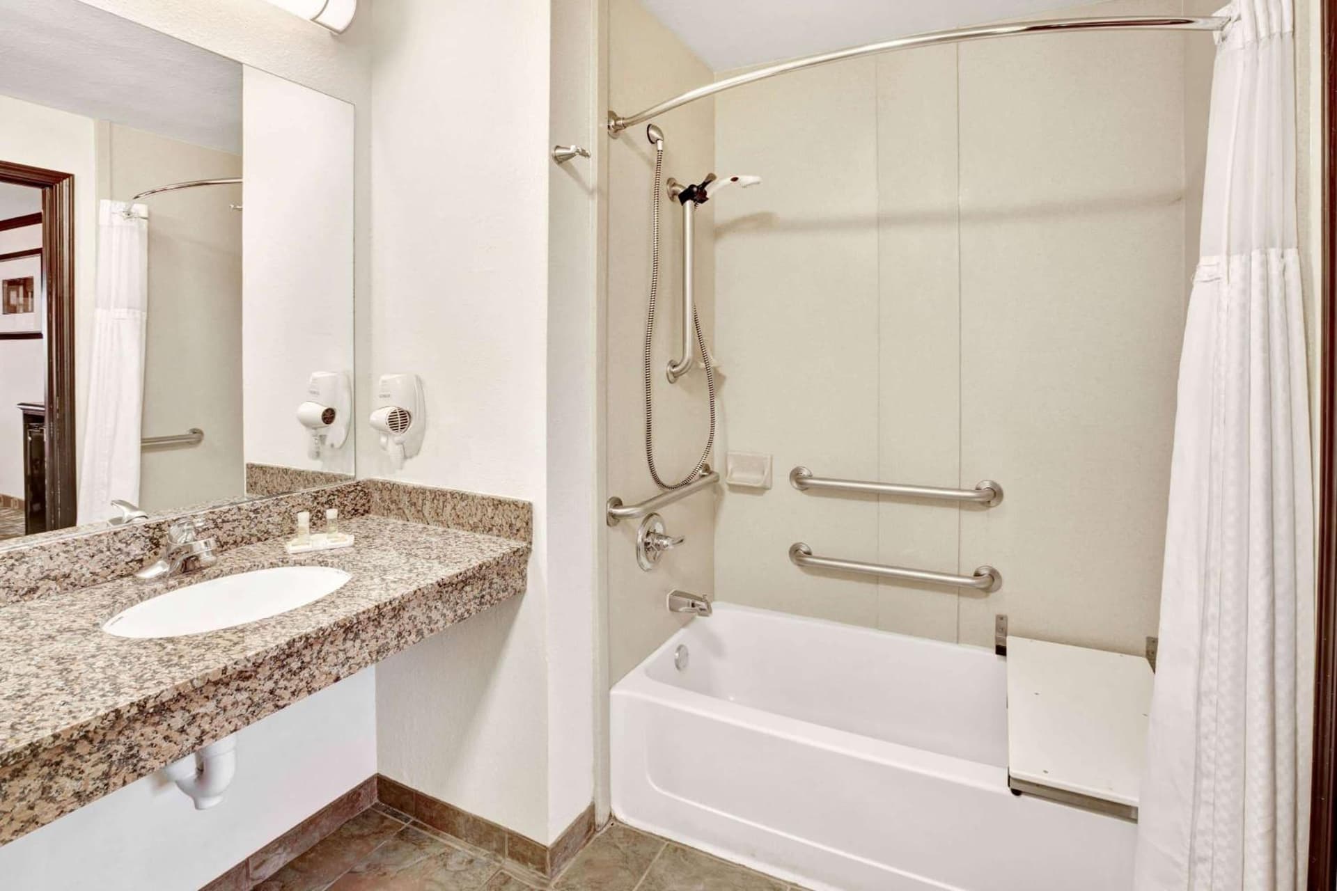 Days Inn by Wyndham Oklahoma City/Moore property views in Oklahoma City, OK — gallery photo 3