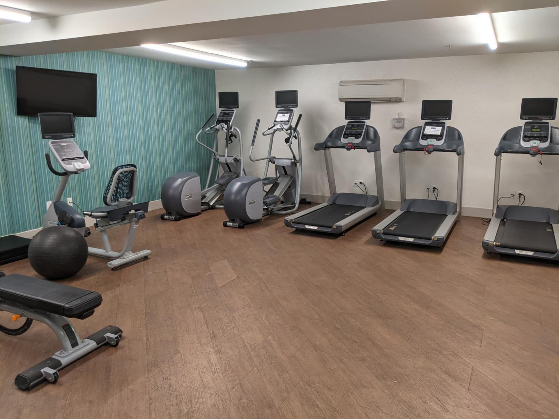 Holiday Inn Express South Burlington by IHG gallery photo in Burlington, VT — image 15