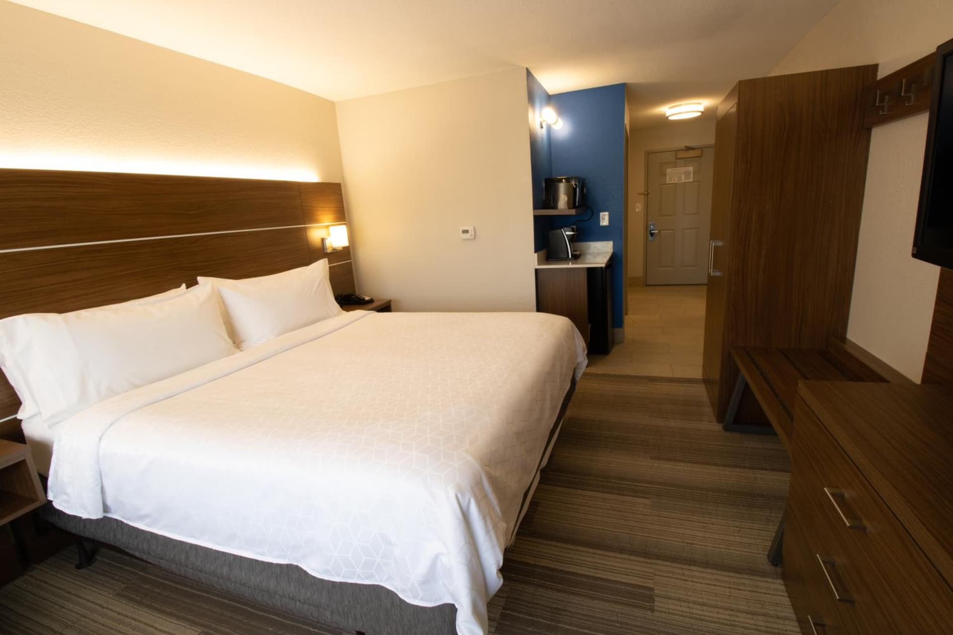 Holiday Inn Express & Suites Manassas by IHG property views in Manassas, VA — gallery photo 3