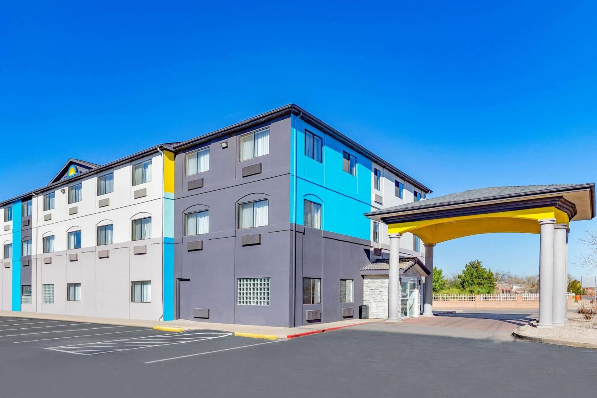 Days Inn by Wyndham Bernalillo interior in Bernalillo, NM — gallery photo 2