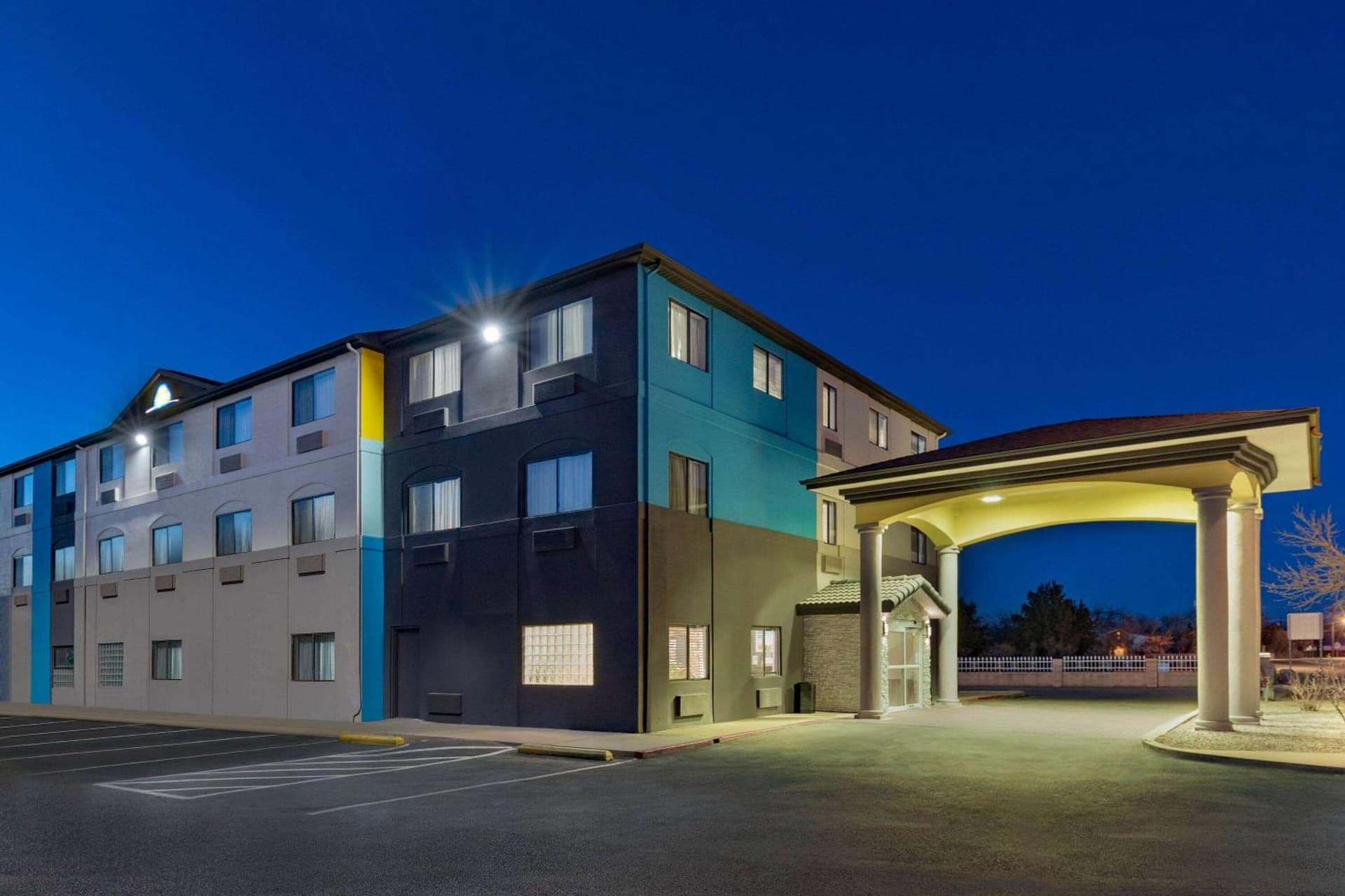 Days Inn by Wyndham Bernalillo property views in Bernalillo, NM — gallery photo 3