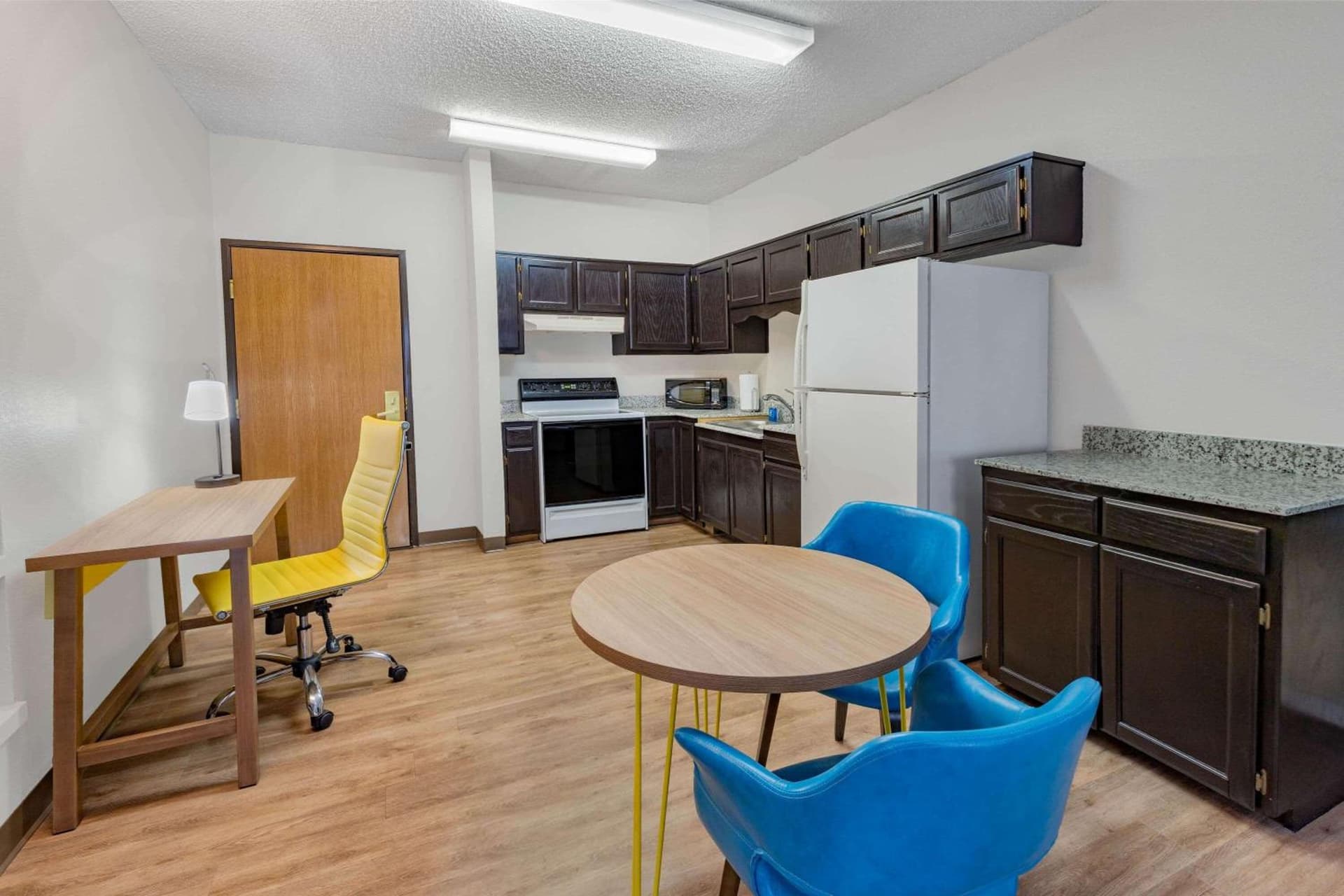 Days Inn by Wyndham Bernalillo gallery photo in Bernalillo, NM — image 33
