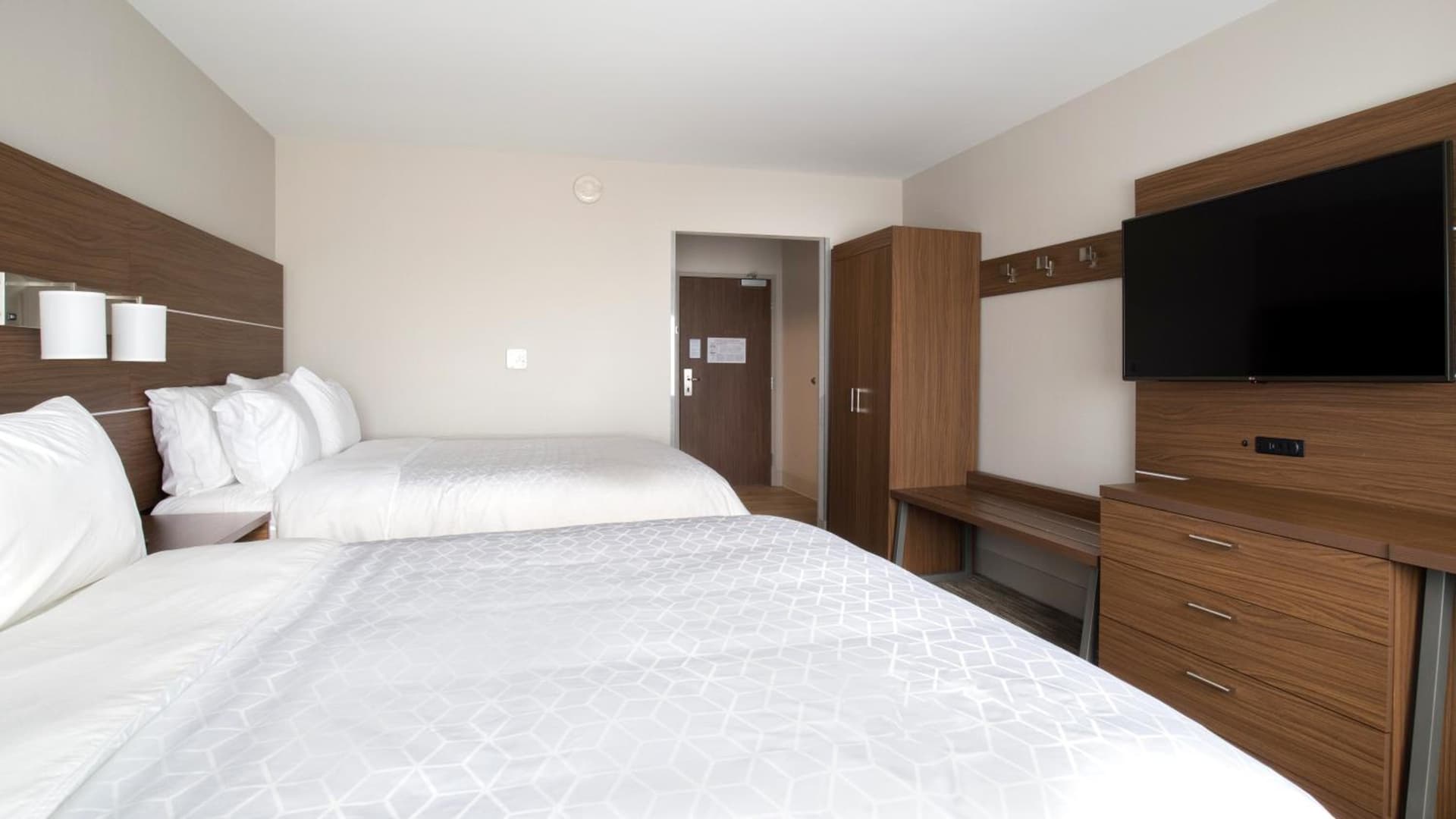 Holiday Inn Express & Suites Racine by IHG interior in Racine, WI — gallery photo 2