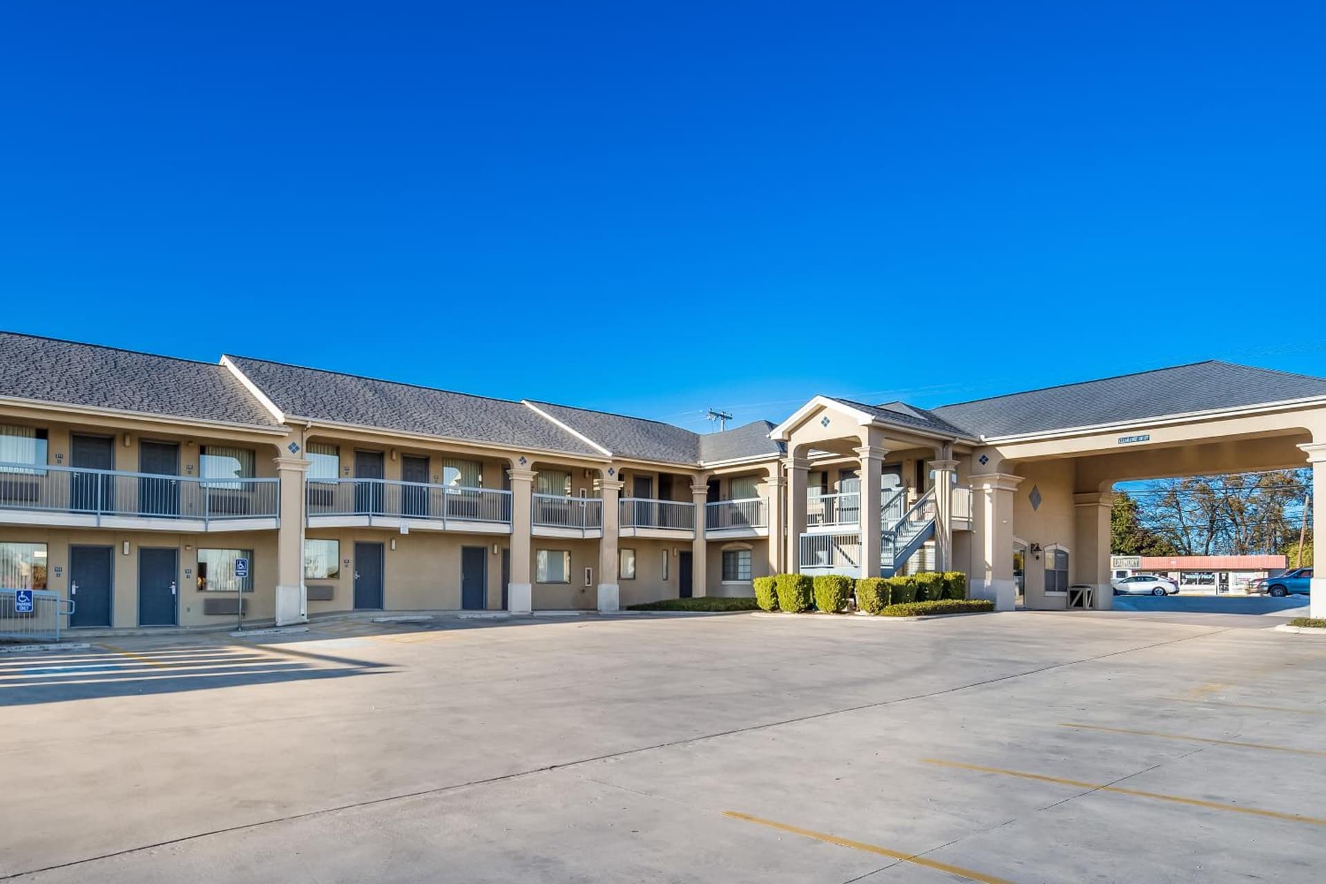Americas Best Value Inn New Braunfels property views in New Braunfels, TX — gallery photo 3