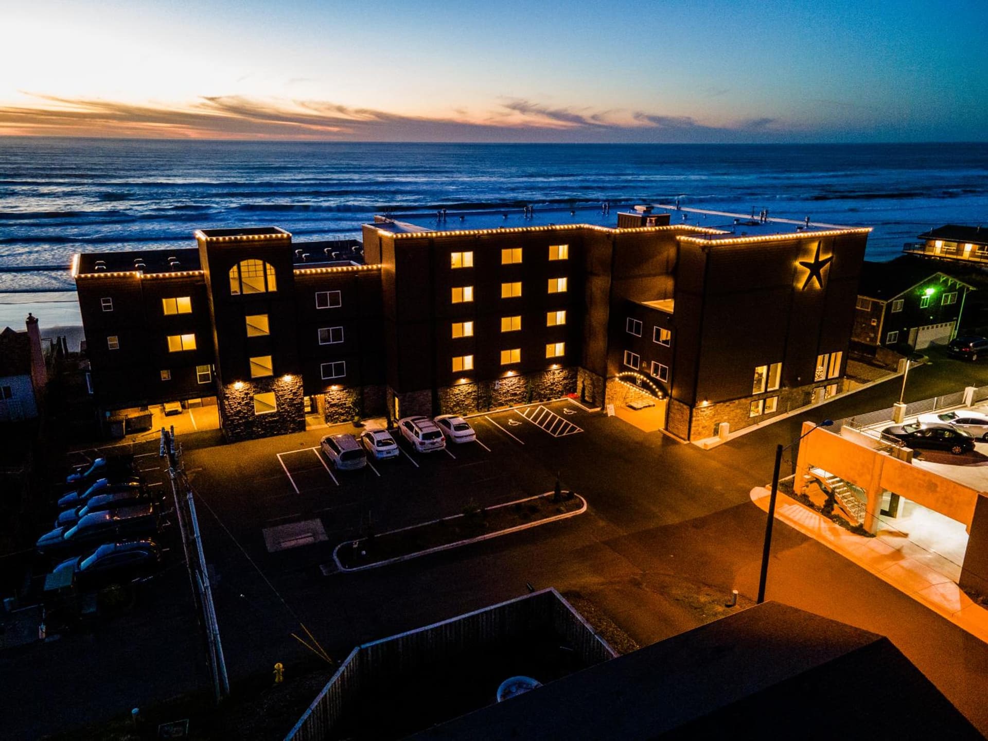 Starfish Manor Oceanfront Hotel property views in Lincoln City, OR — gallery photo 3