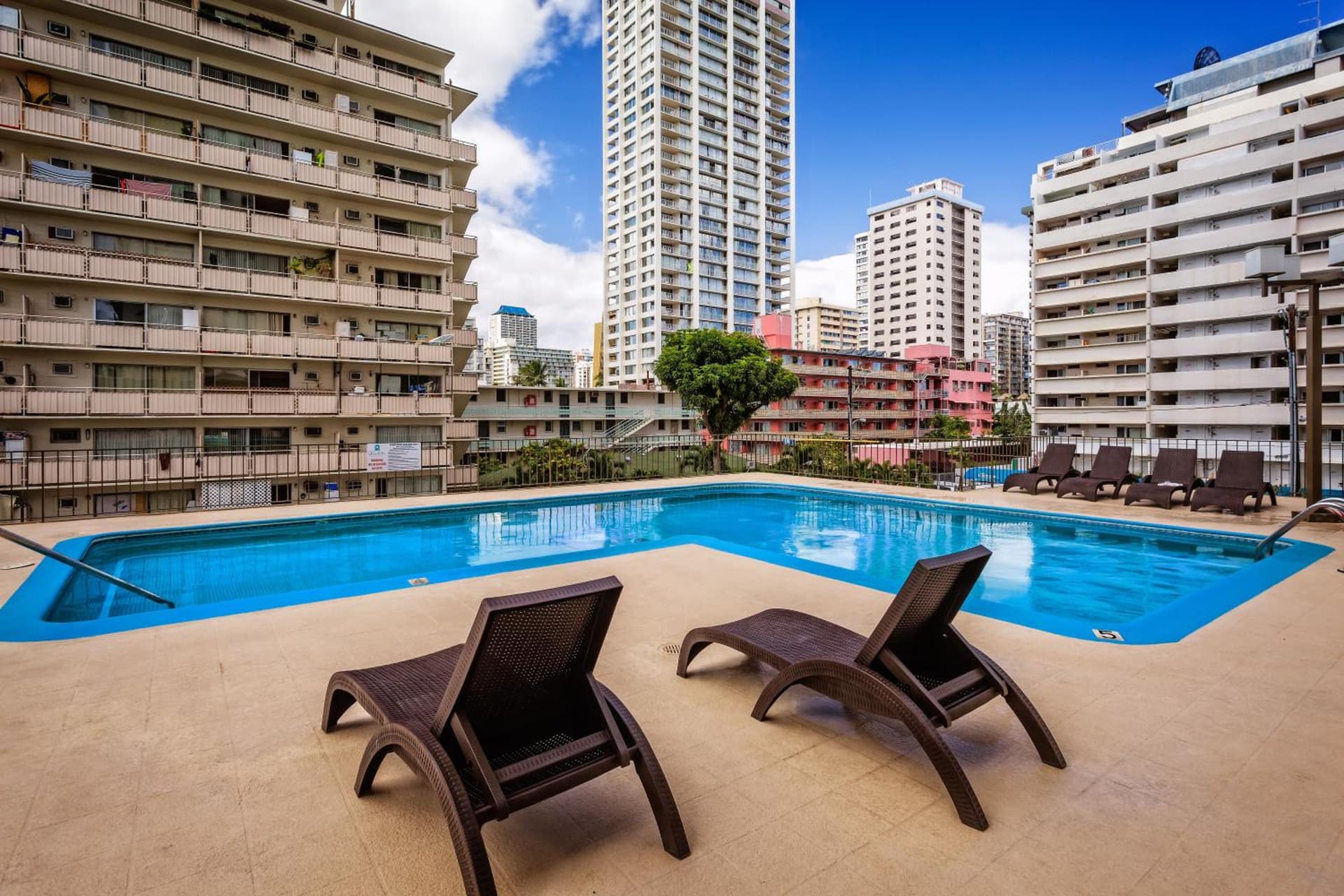 Waikiki Resort Hotel gallery photo in Honolulu, HI — image 4