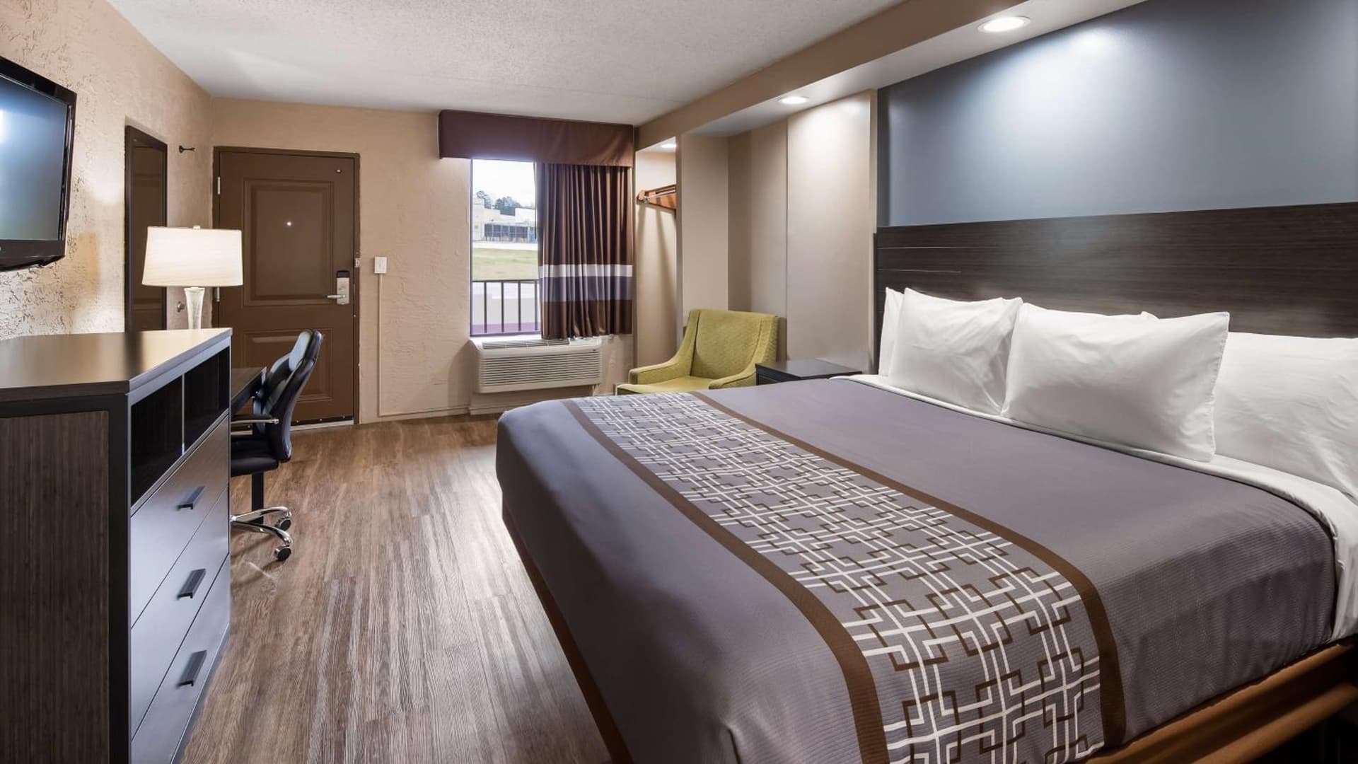 SureStay Hotel by Best Western Jasper property views in Jasper, AL — gallery photo 3