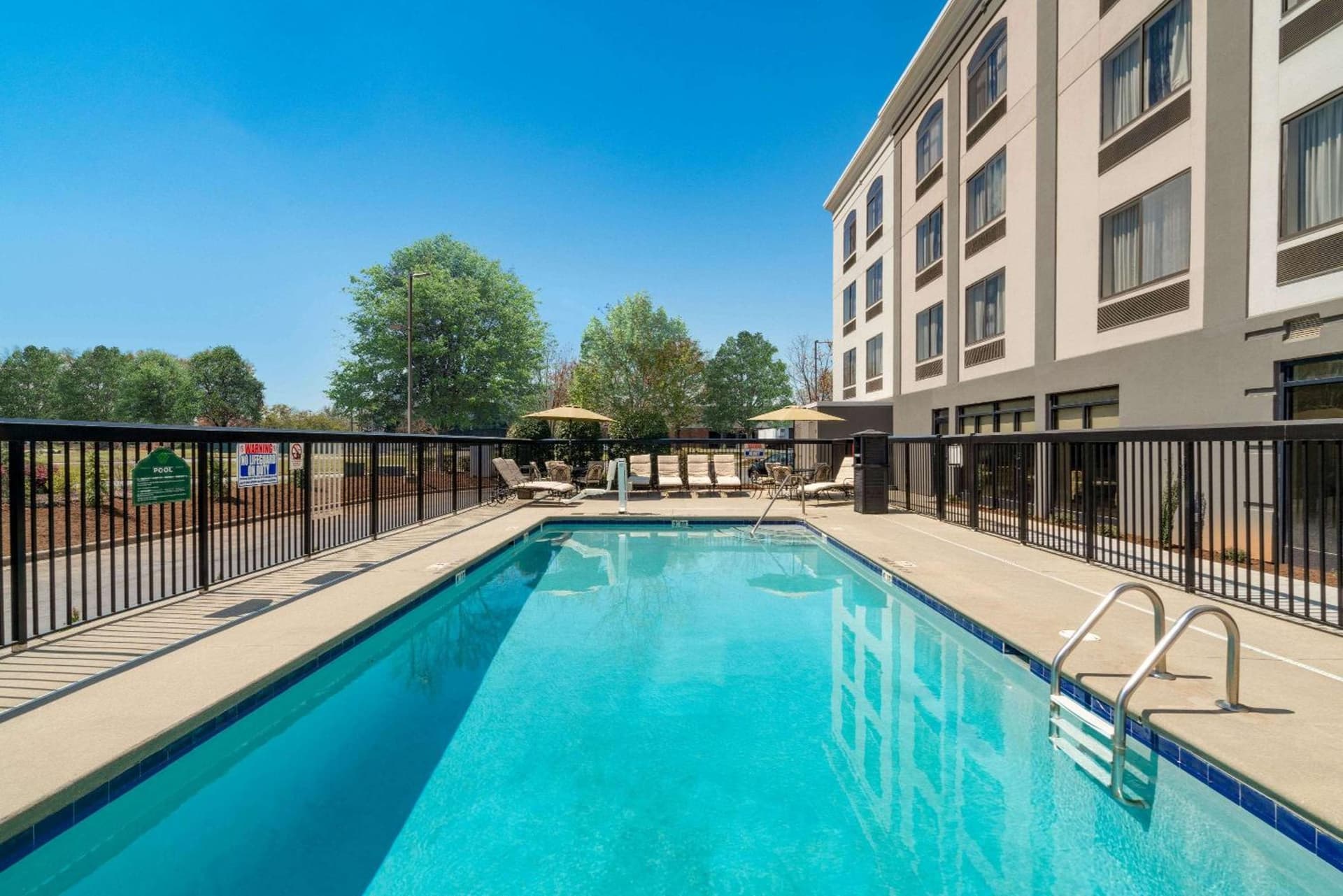 La Quinta by Wyndham Raleigh Downtown North interior in Raleigh, NC — gallery photo 2